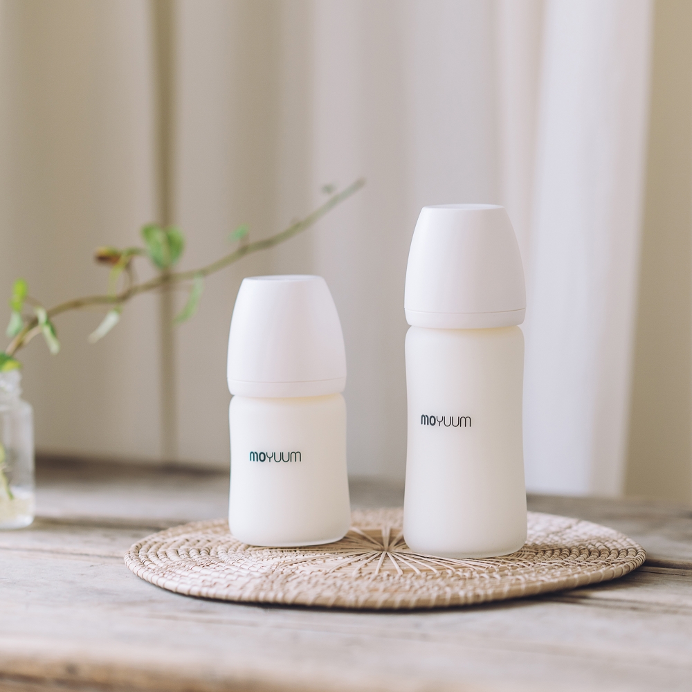 Bình sữa Thủy tinh tráng silicon Moyuum - 150ml - Kèm núm 1