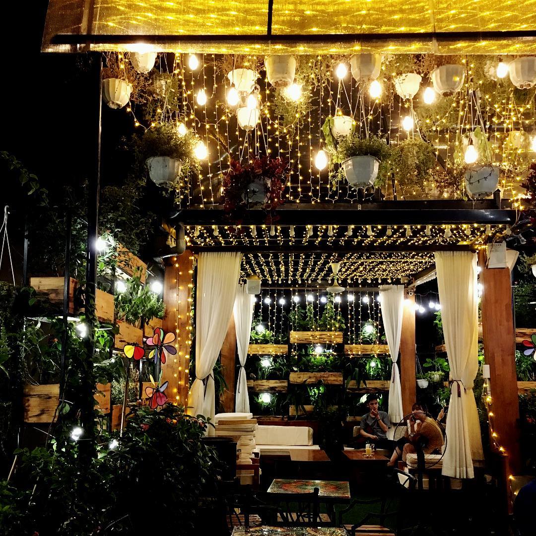 Tận hưởng không gian mở với đèn led trang trí sân thượng