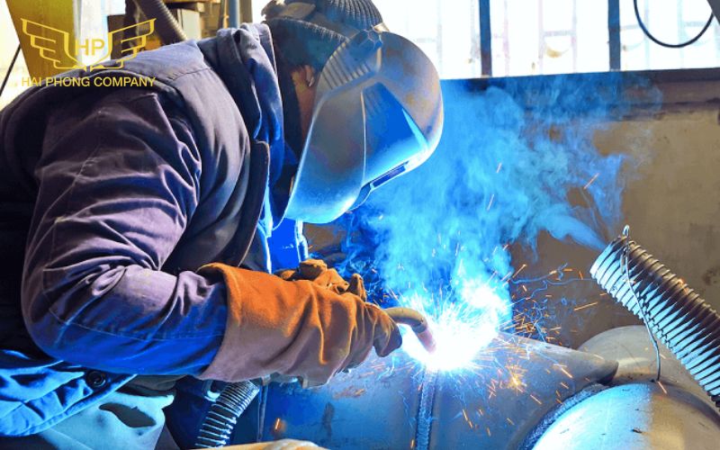 Hướng dẫn chi tiết cách hàn inox với sắt cho người mới bắt đầu