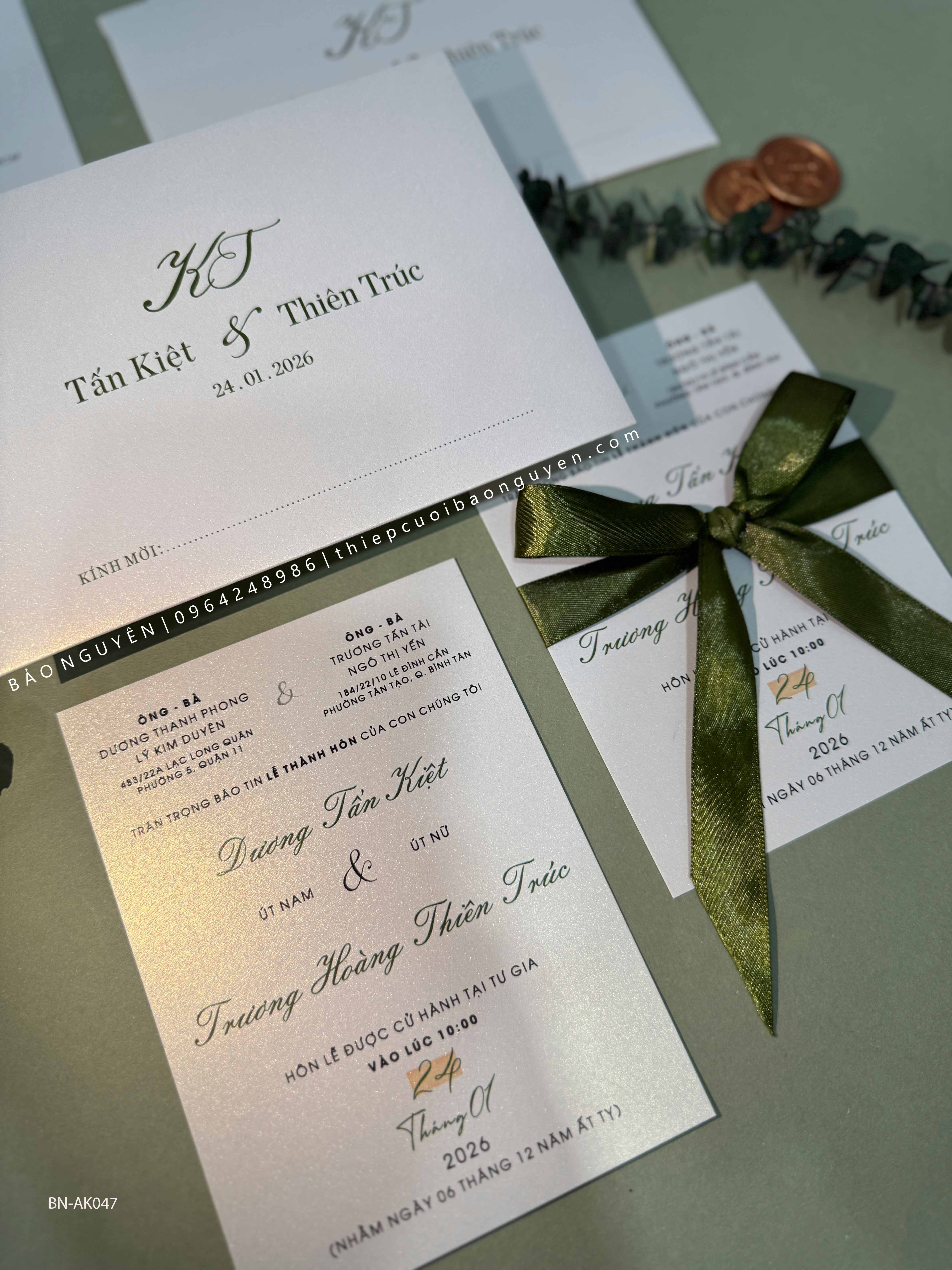 (BN-AK047) Thiệp Cưới Giấy Ánh Kim Thơm