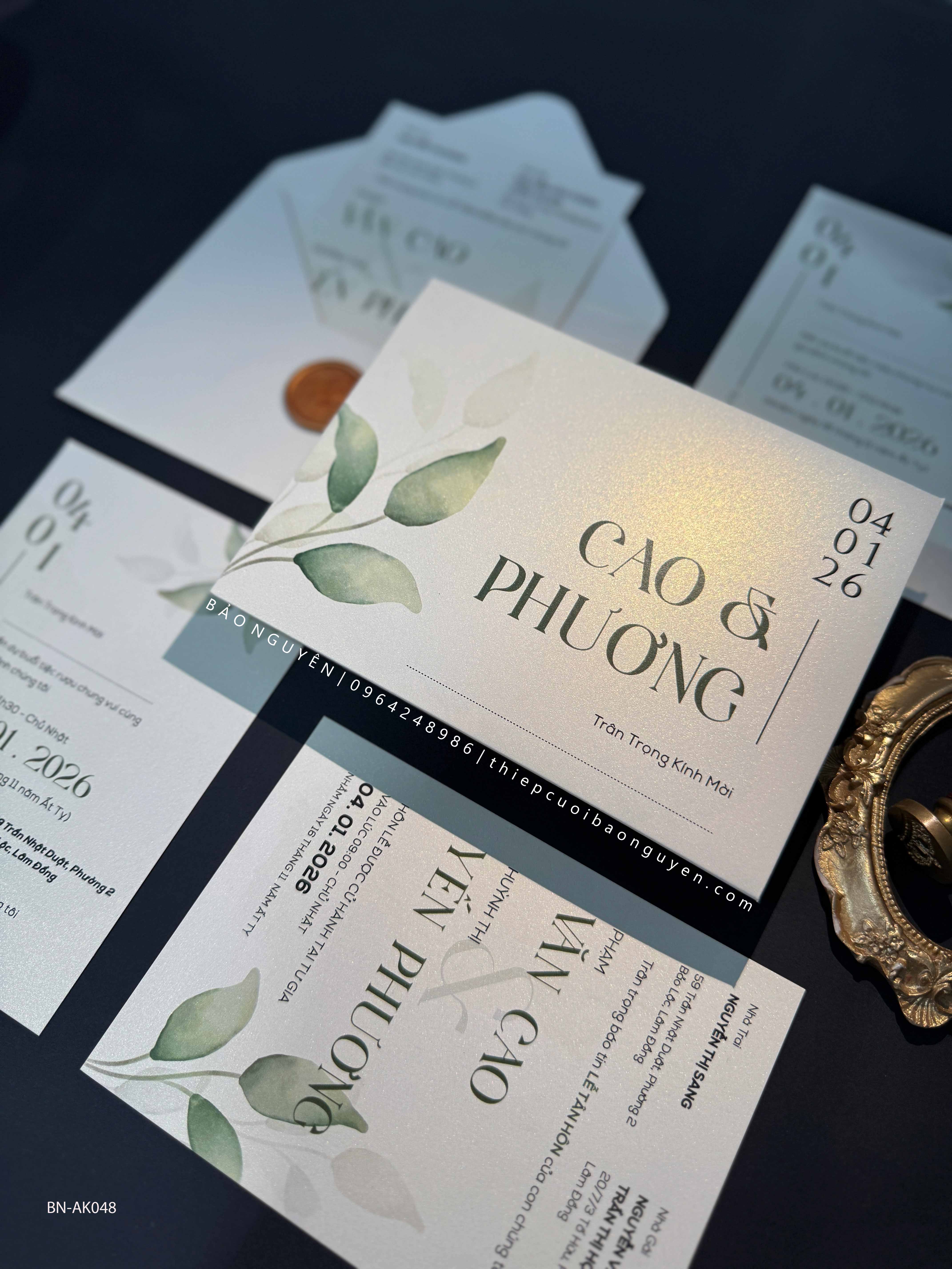 (BN-AK048) Thiệp Cưới Giấy Ánh Kim Thơm