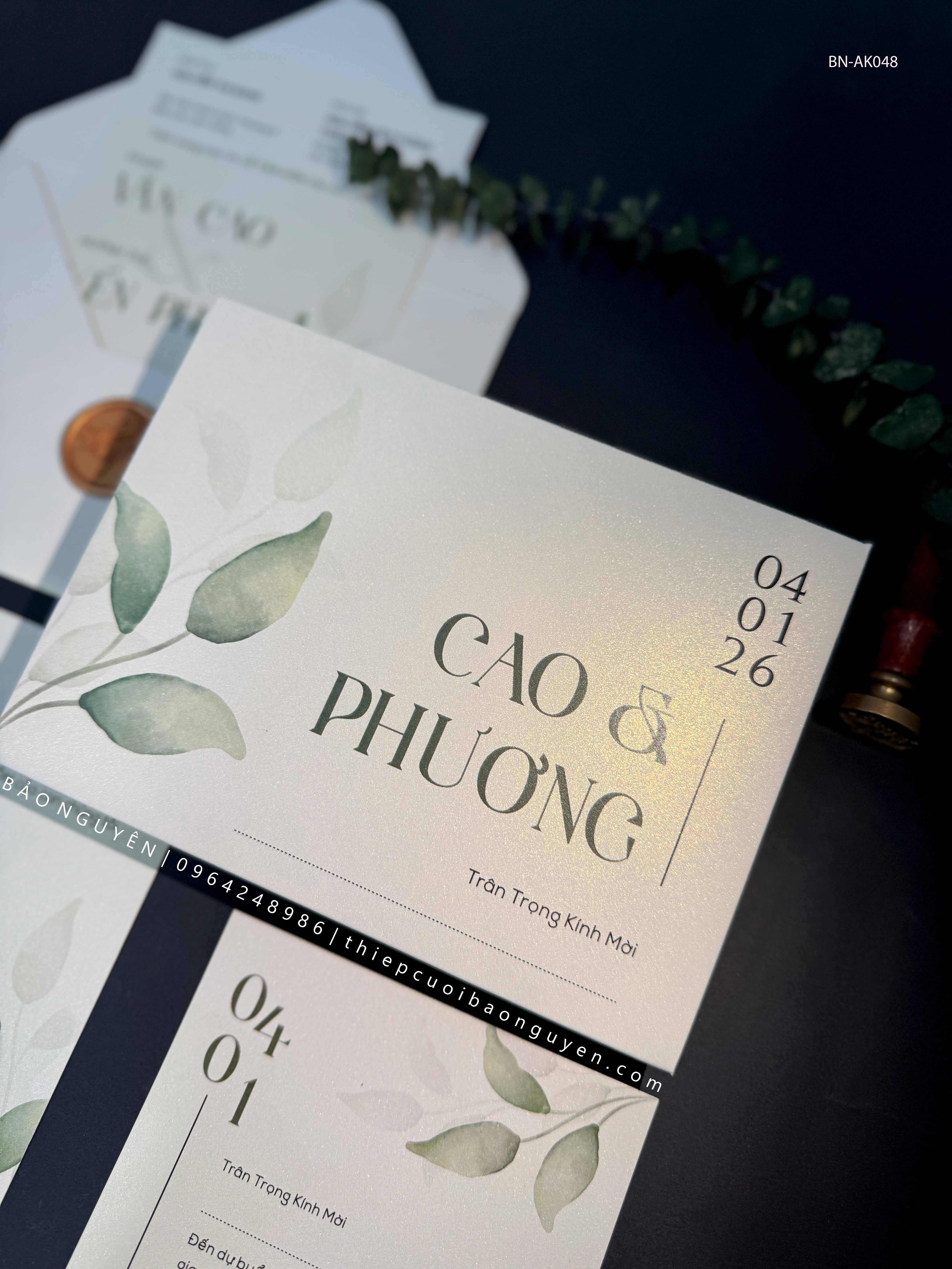 (BN-AK048) Thiệp Cưới Giấy Ánh Kim Thơm