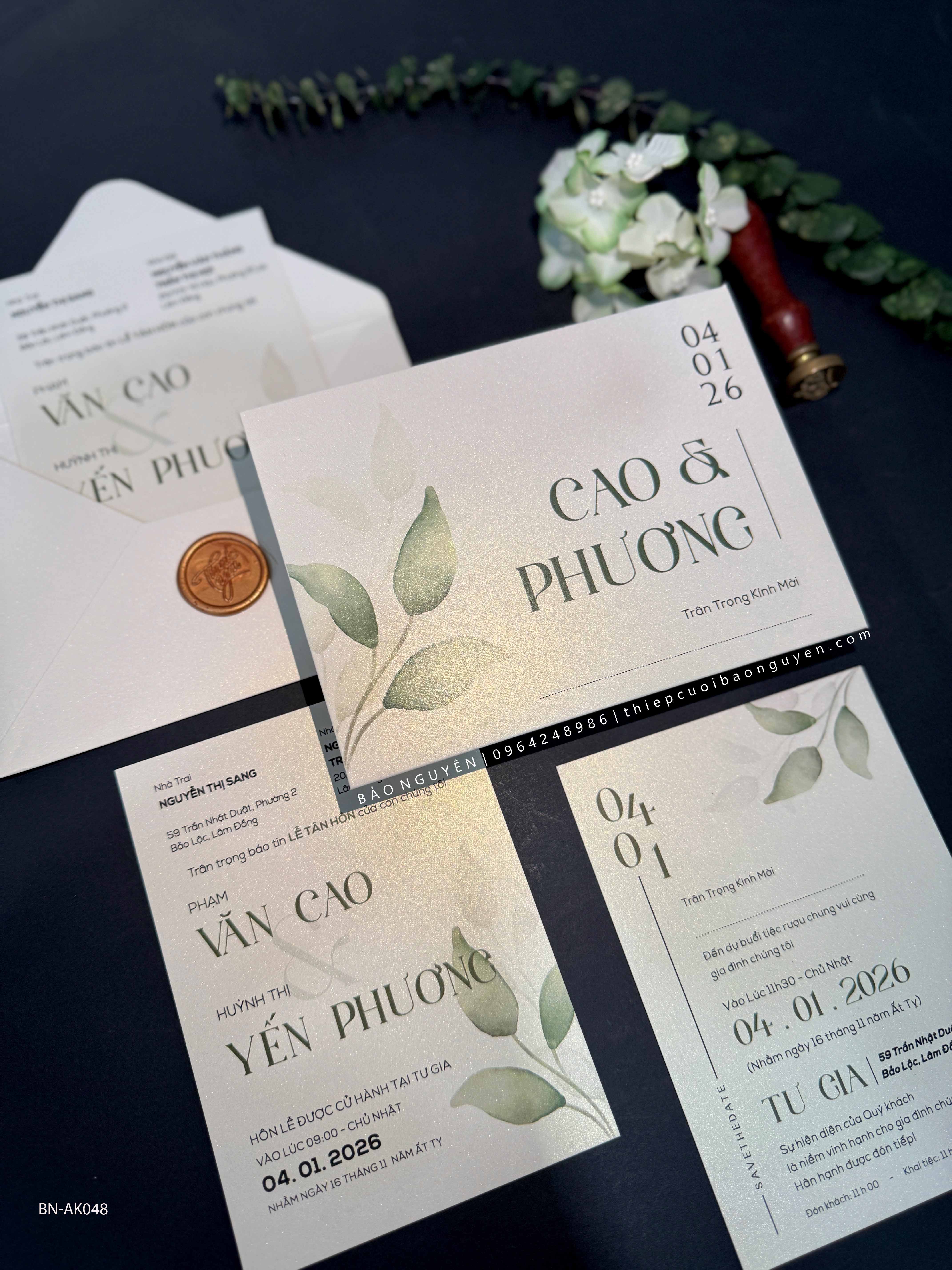 (BN-AK048) Thiệp Cưới Giấy Ánh Kim Thơm