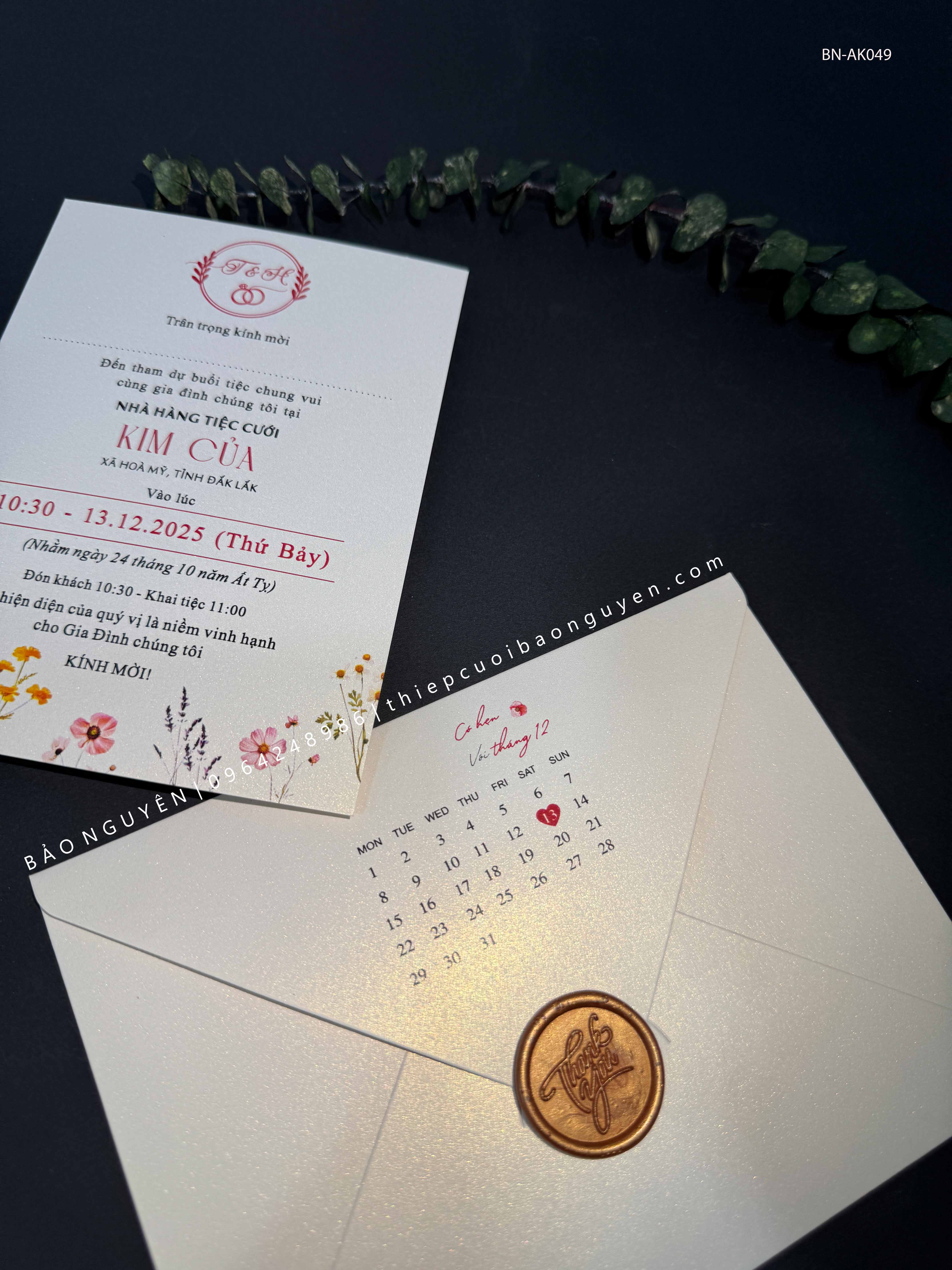 (BN-AK049) Thiệp Cưới Giấy Ánh Kim Thơm