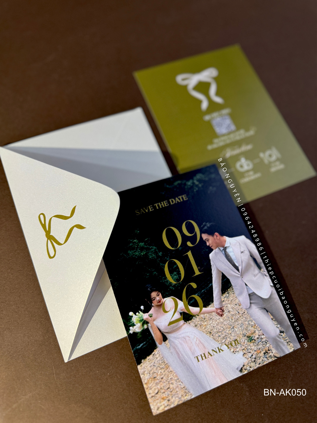 (BN-AK050) Thiệp Cưới Giấy Ánh Kim Thơm