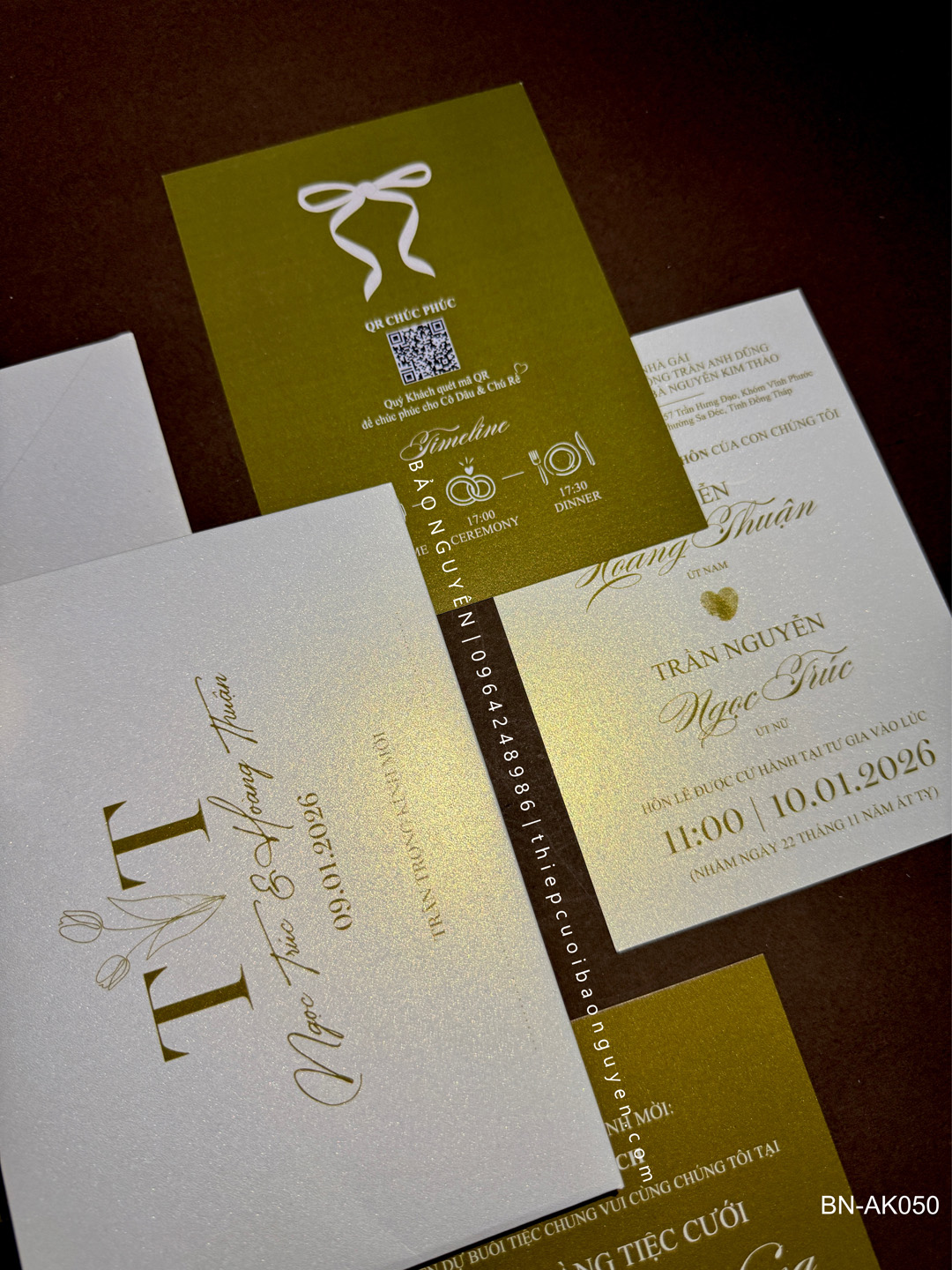 (BN-AK050) Thiệp Cưới Giấy Ánh Kim Thơm