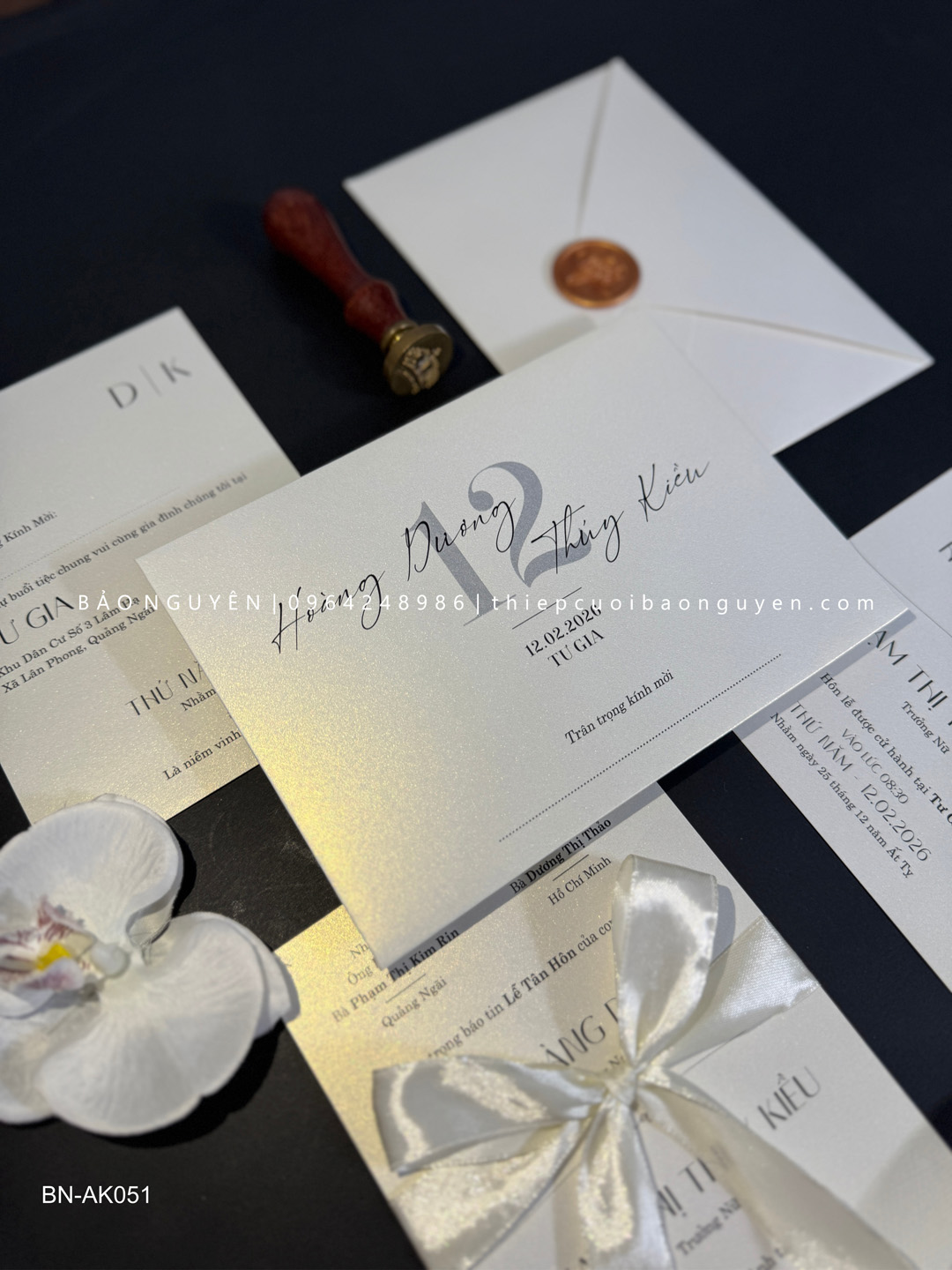 (BN-AK051) Thiệp Cưới Giấy Ánh Kim Thơm