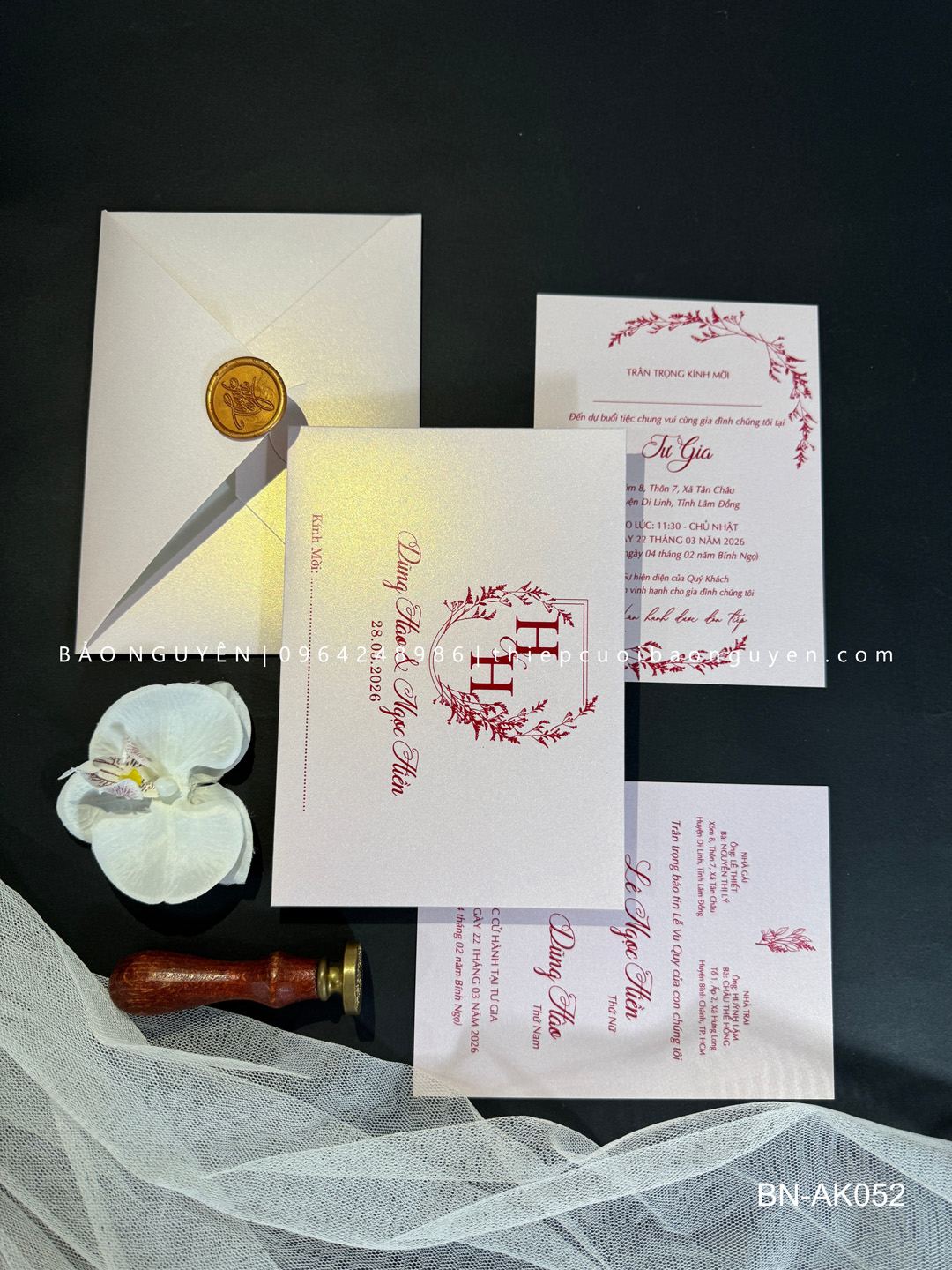 (BN-AK052) Thiệp Cưới Giấy Ánh Kim Thơm