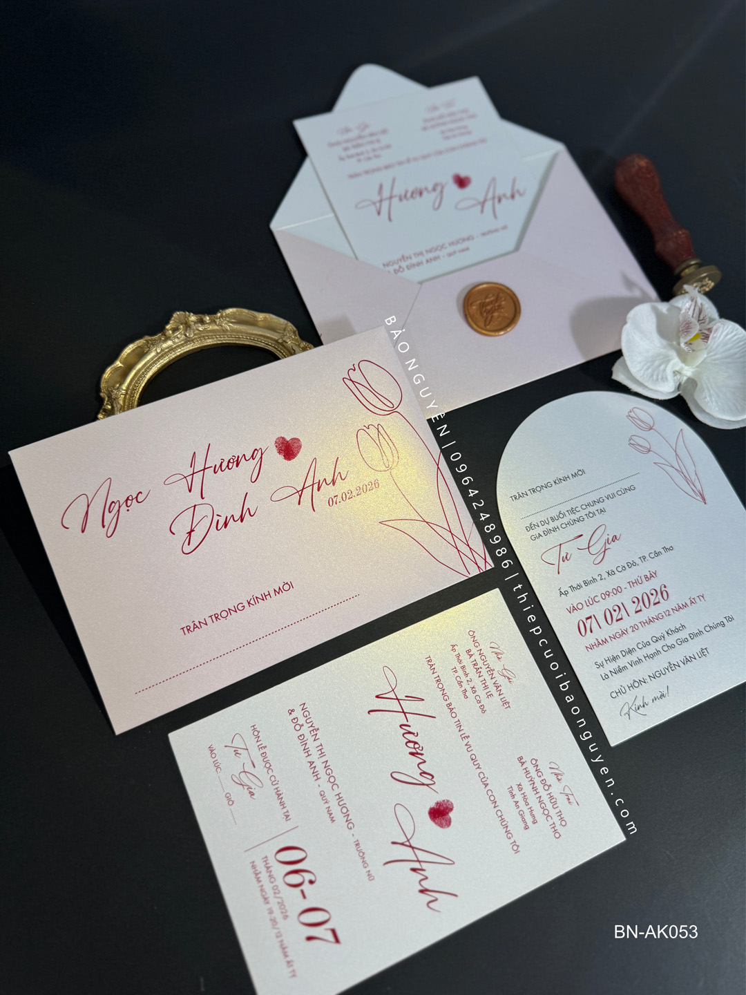 (BN-AK053) Thiệp Cưới Giấy Ánh Kim Thơm