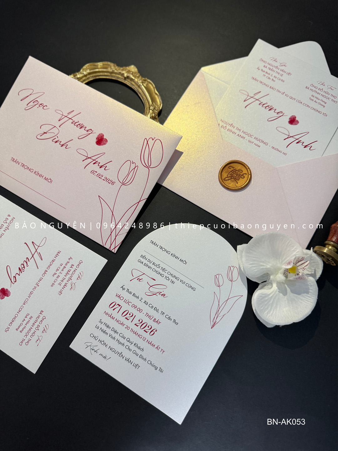 (BN-AK053) Thiệp Cưới Giấy Ánh Kim Thơm