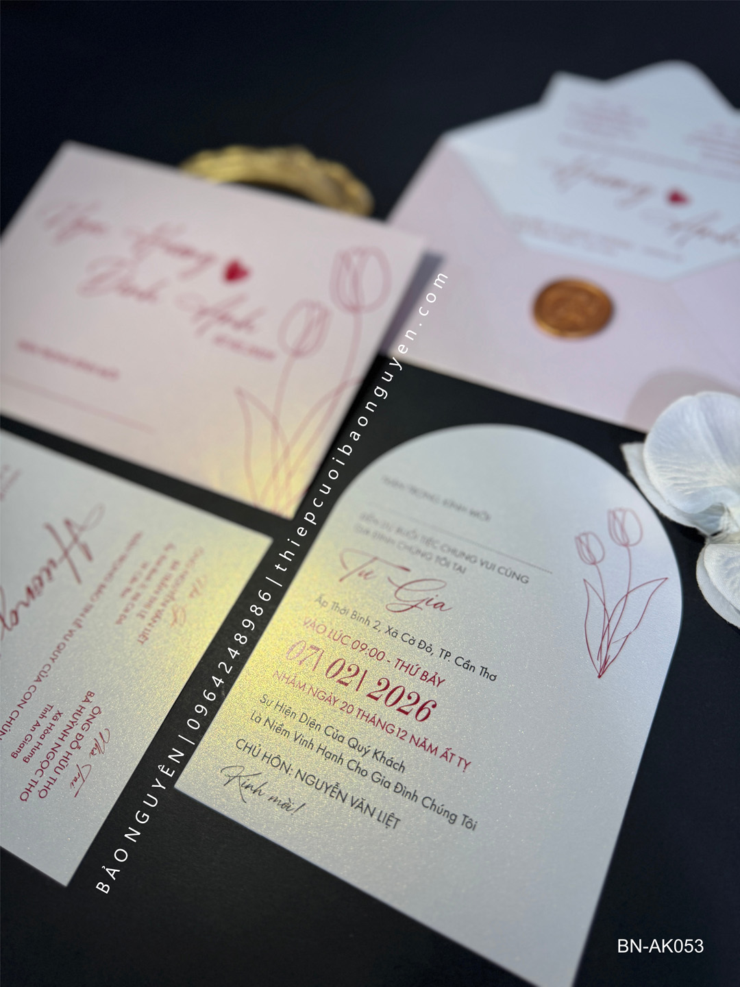 (BN-AK053) Thiệp Cưới Giấy Ánh Kim Thơm