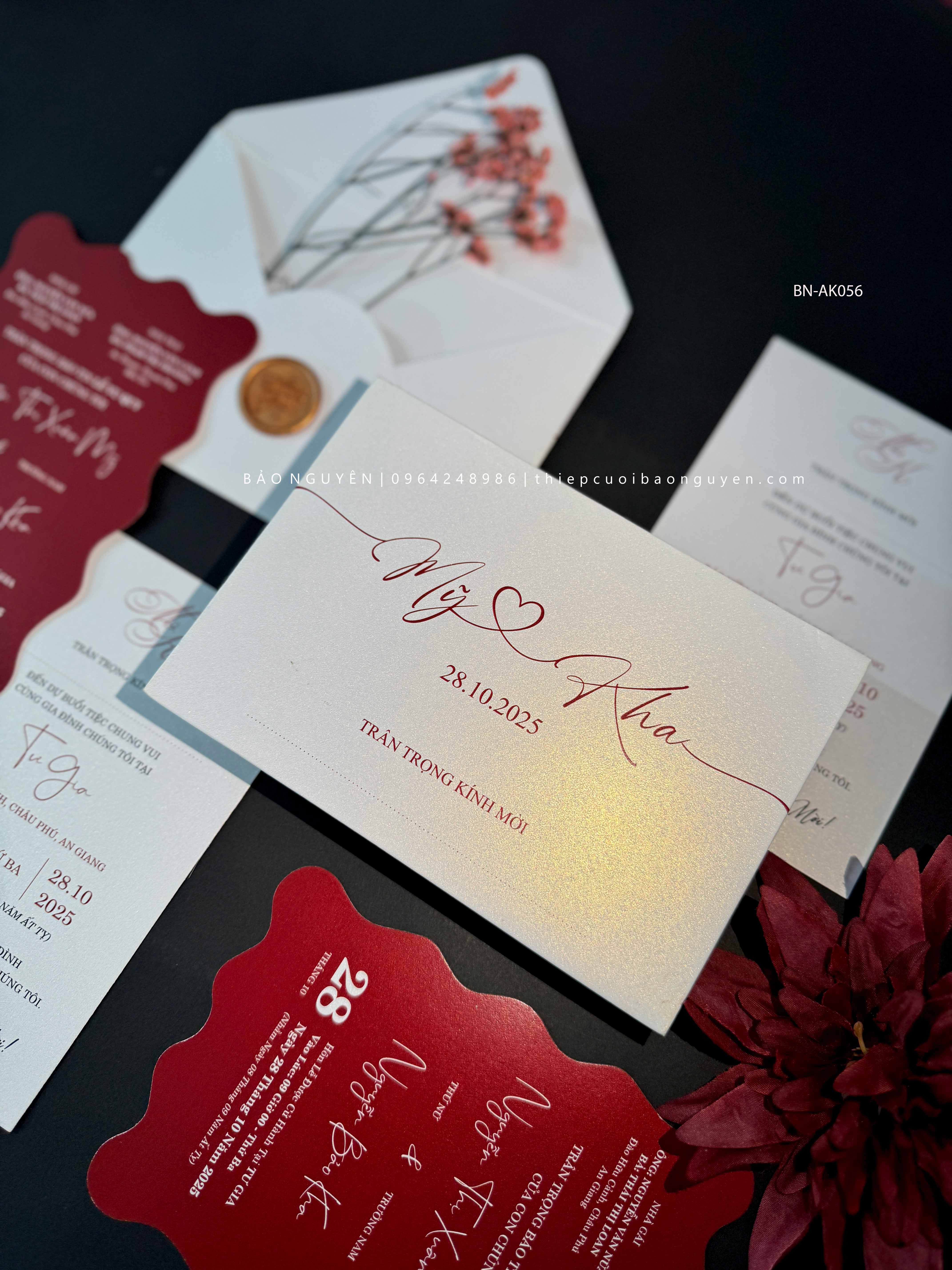 (BN-AK056) Thiệp Cưới Giấy Ánh Kim Thơm