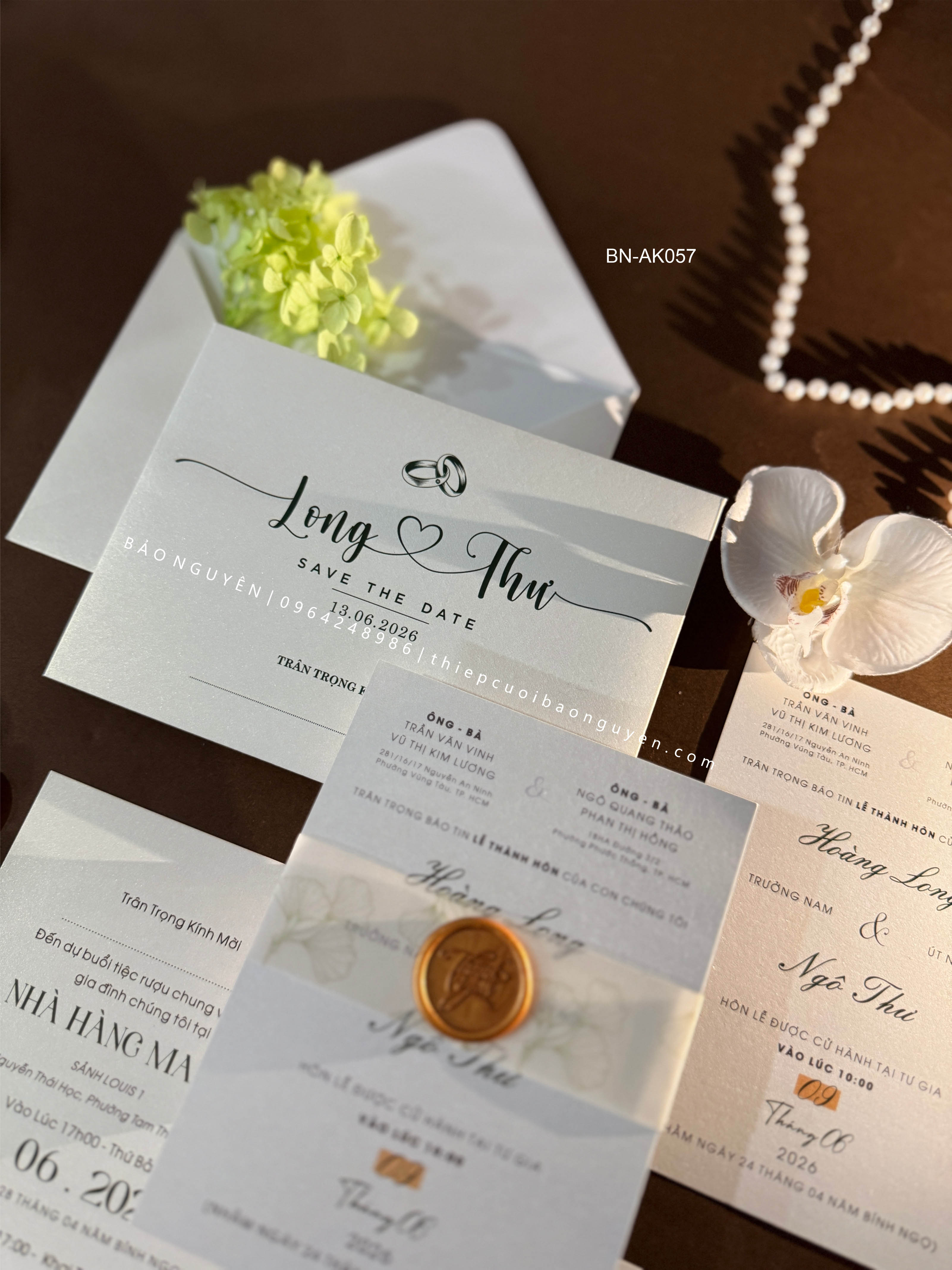 (BN-AK057) Thiệp Cưới Giấy Ánh Kim Thơm