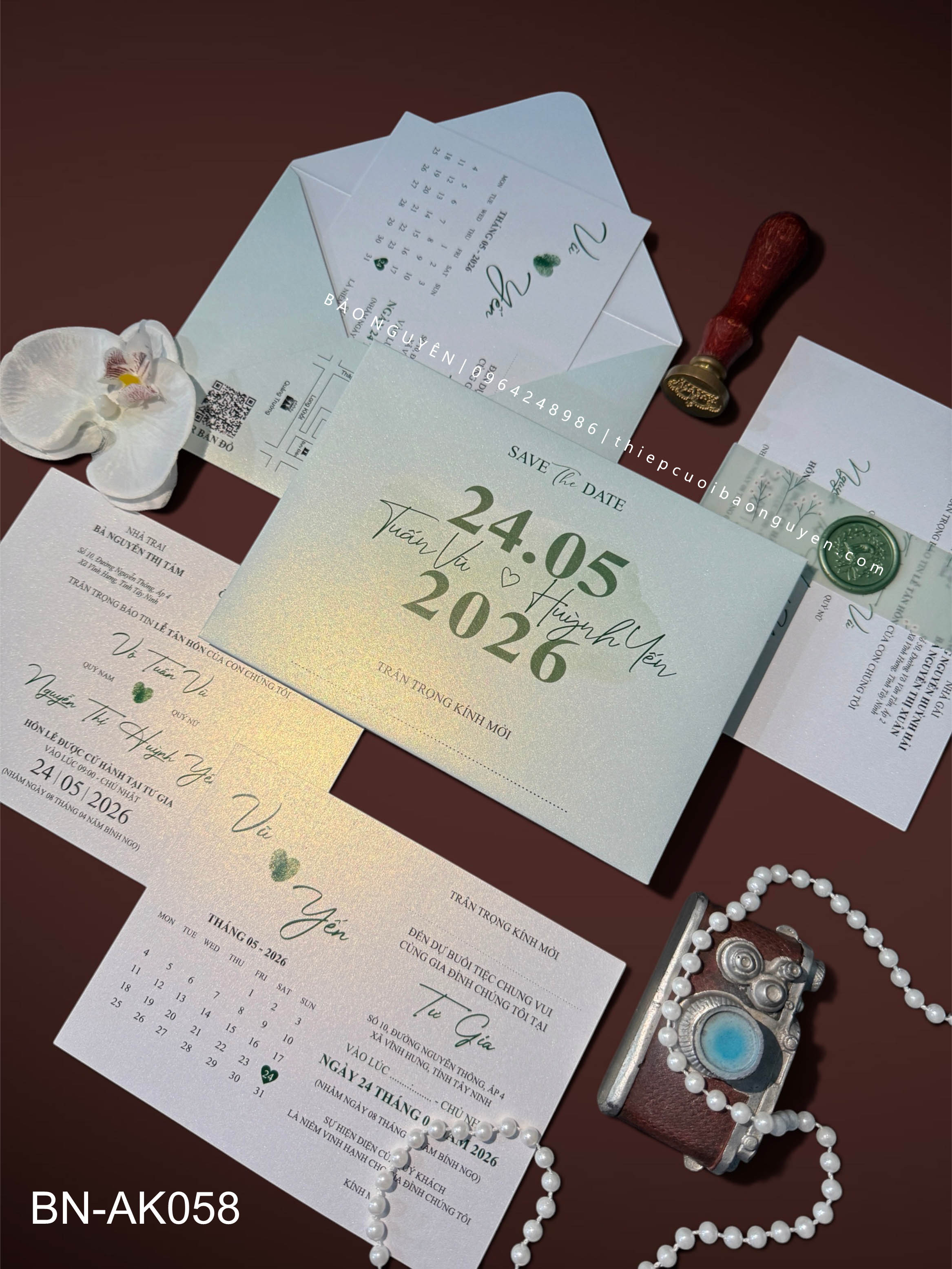 (BN-AK058) Thiệp Cưới Giấy Ánh Kim Thơm