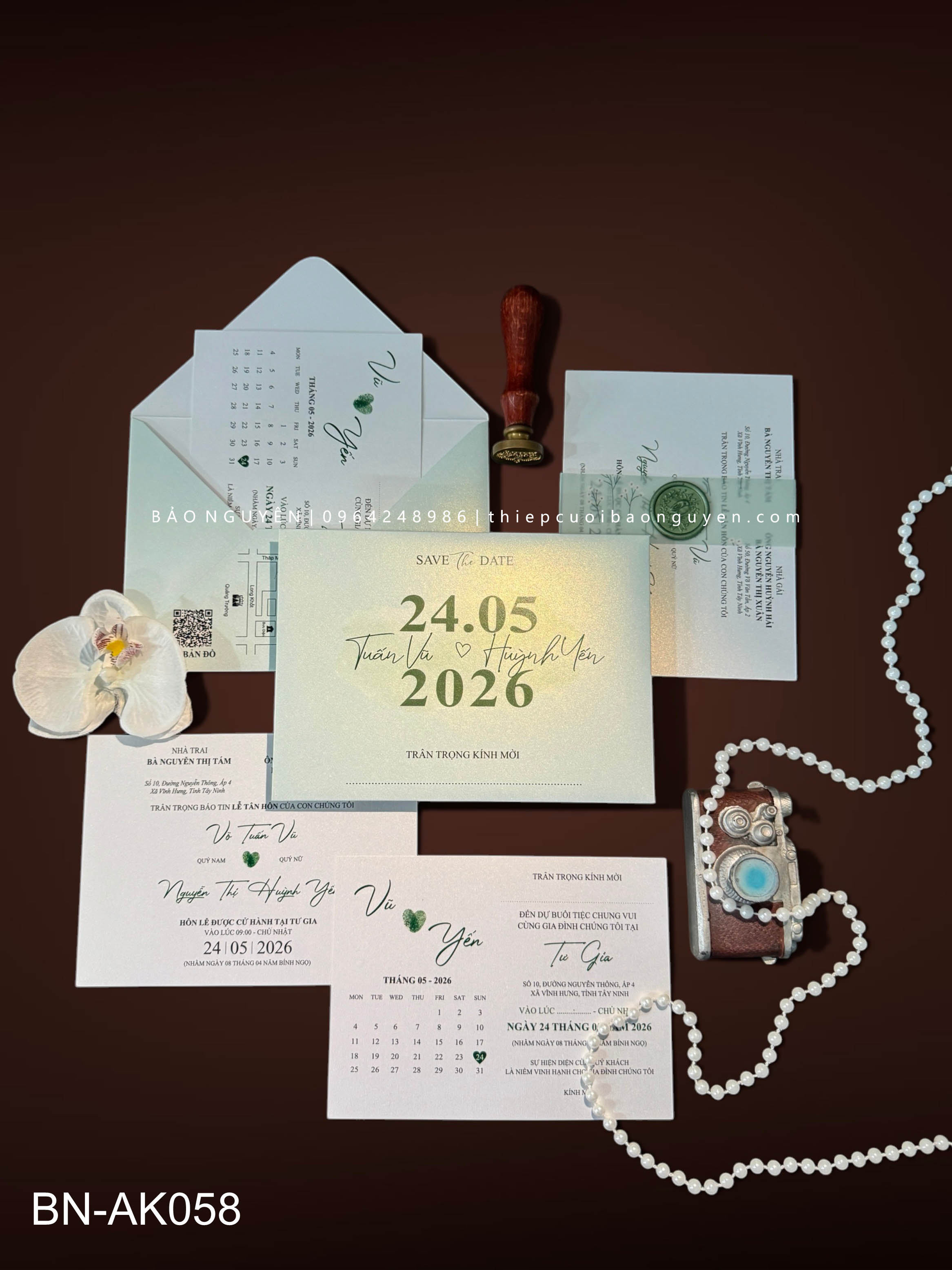 (BN-AK058) Thiệp Cưới Giấy Ánh Kim Thơm