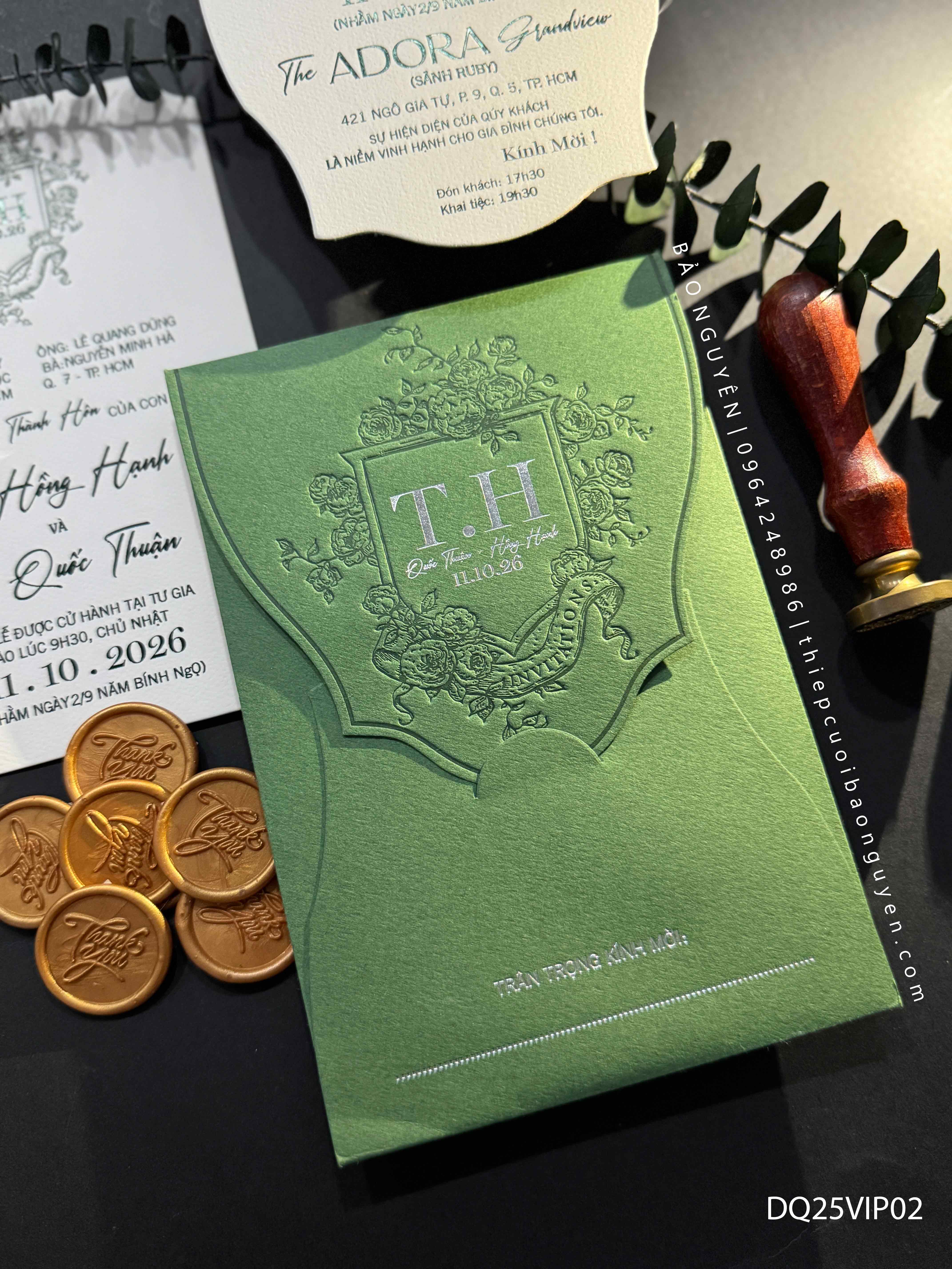 (DQ25VIP02MT- XanhForest) Thiệp Cưới  Cao Cấp Ép Kim