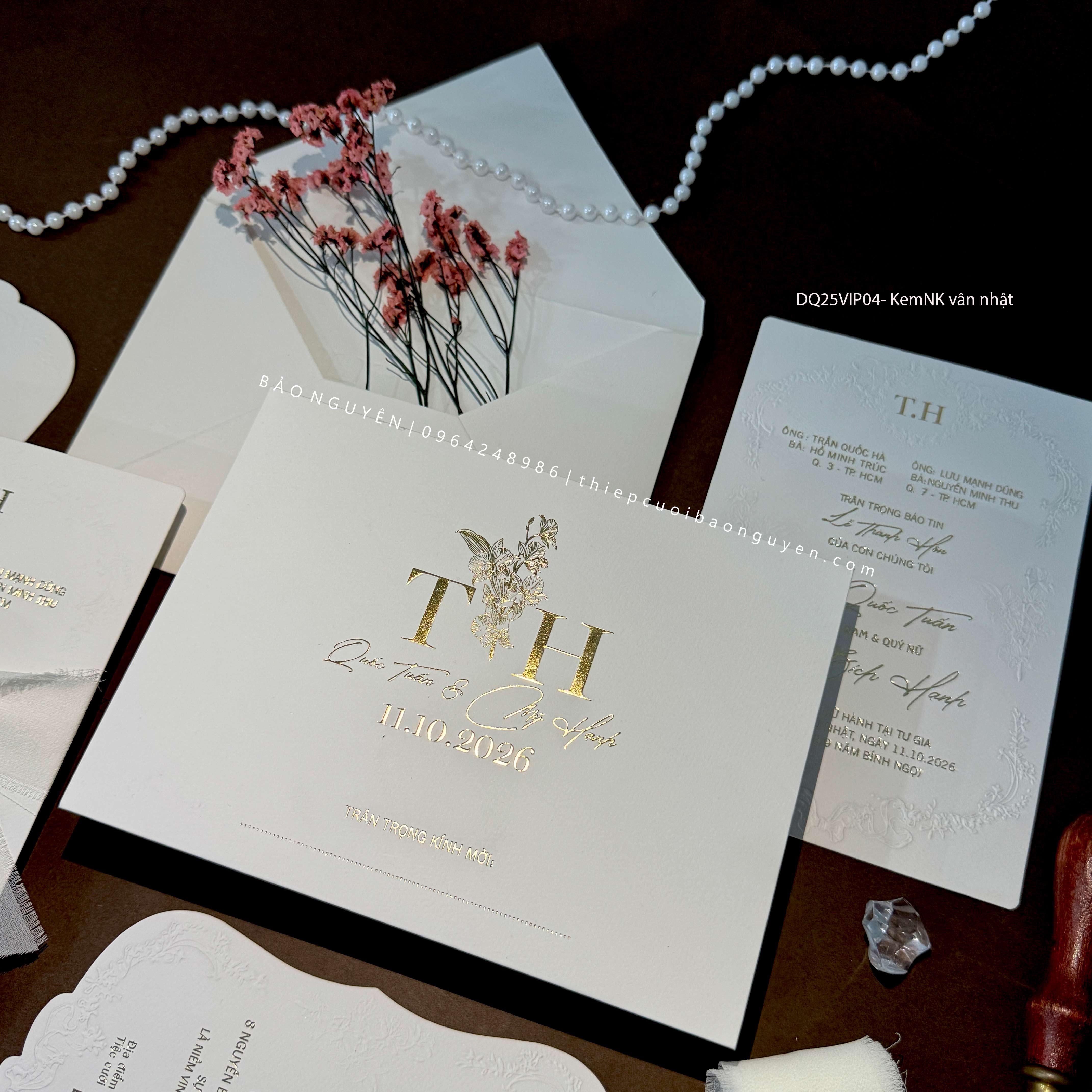 (DQ-25VIP04-KemNK vân nhật) Thiệp Cưới Cao Cấp 2026