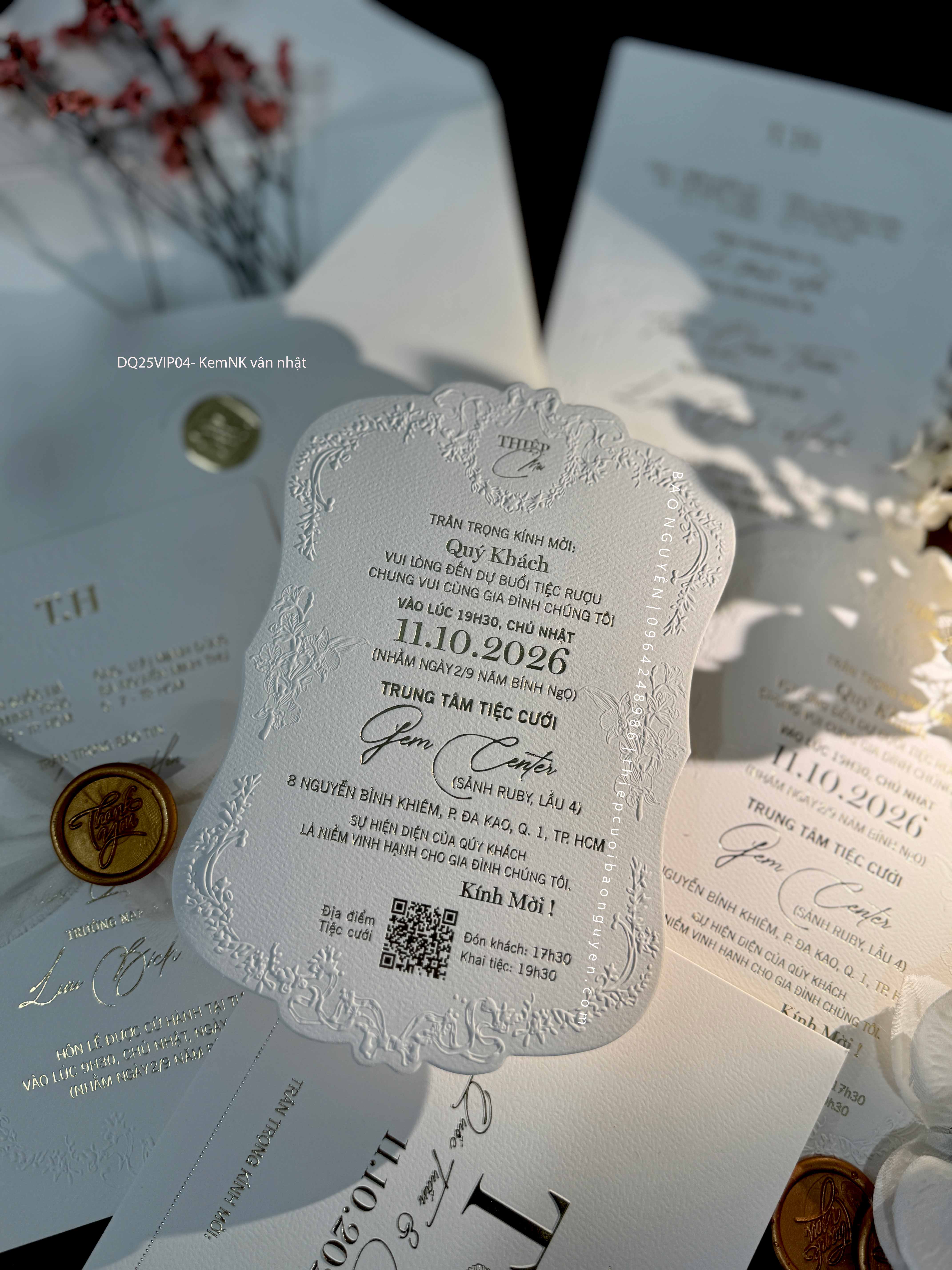 (DQ-25VIP04-KemNK vân nhật) Thiệp Cưới Cao Cấp 2026