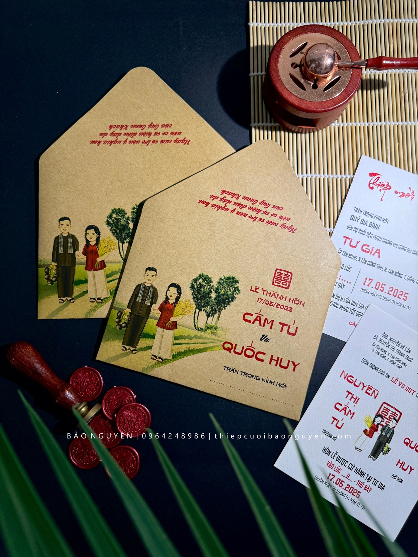 (BN-K044) Thiệp Cưới giấy Kraft hình chibi