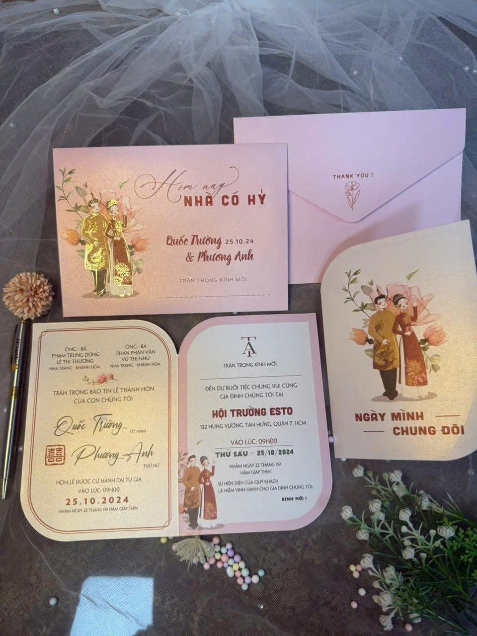 (PQ 1407) Thiệp Cưới Giấy Ánh Kim Thơm
