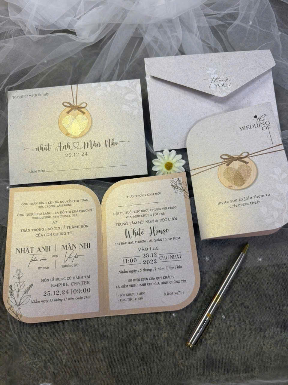 (PQ 1417) Thiệp Cưới Giấy Ánh Kim Thơm
