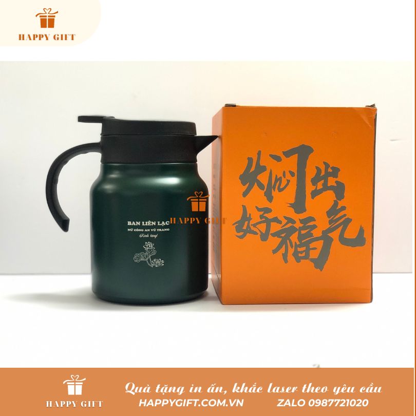 100+ set quà bình giữ nhiệt của Ban Liên lạc Nữ công an vũ trang