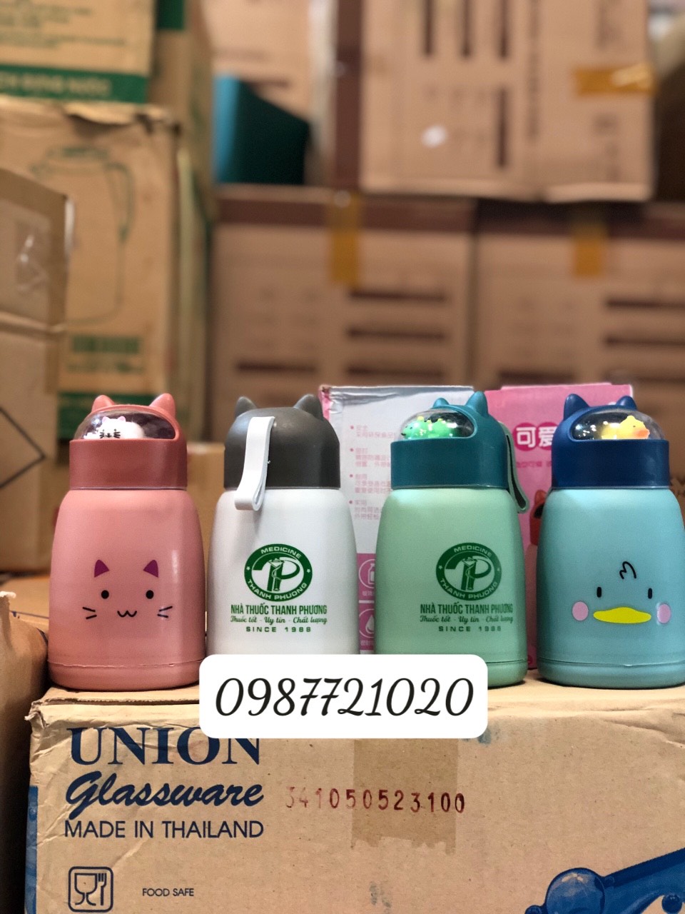Bình thủy tinh bọc nhựa logo hiệu thuốc- Quà tặng giá rẻ cho các shop quần áo thời trang, doanh nghiệp, sự kiện, sapa