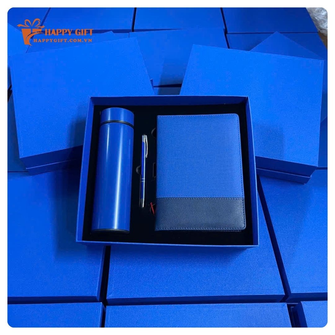 Hộp quà tặng sổ tay, sổ ghi chép cuộc họp kèm Bình in khắc tên, logo thương hiệu làm quà tặng doanh nghiệp, quà tặng sự kiện