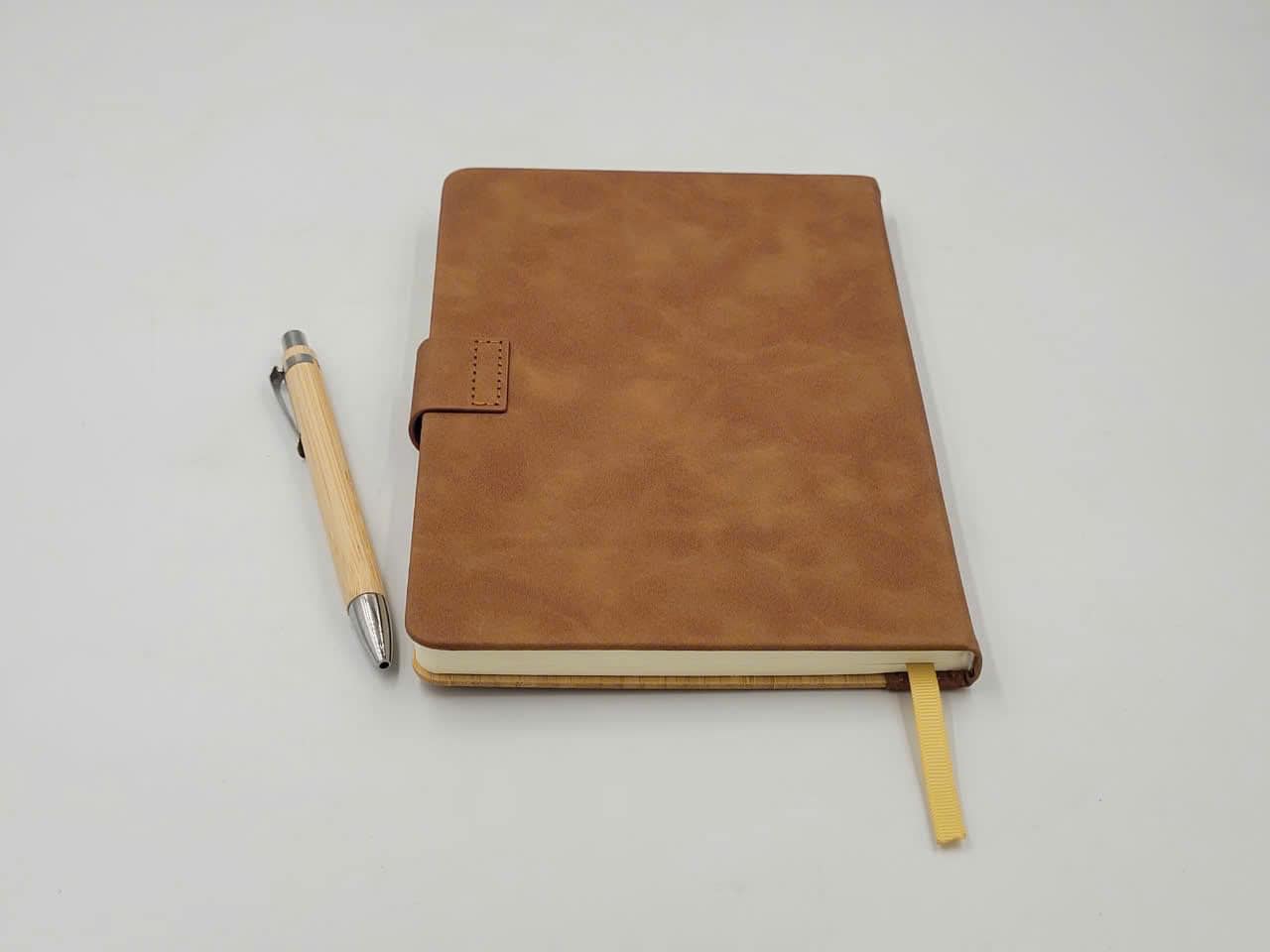 Sổ tay da bìa tre tặng kèm bút bi tre khắc tên theo yêu cầu làm quà tặng