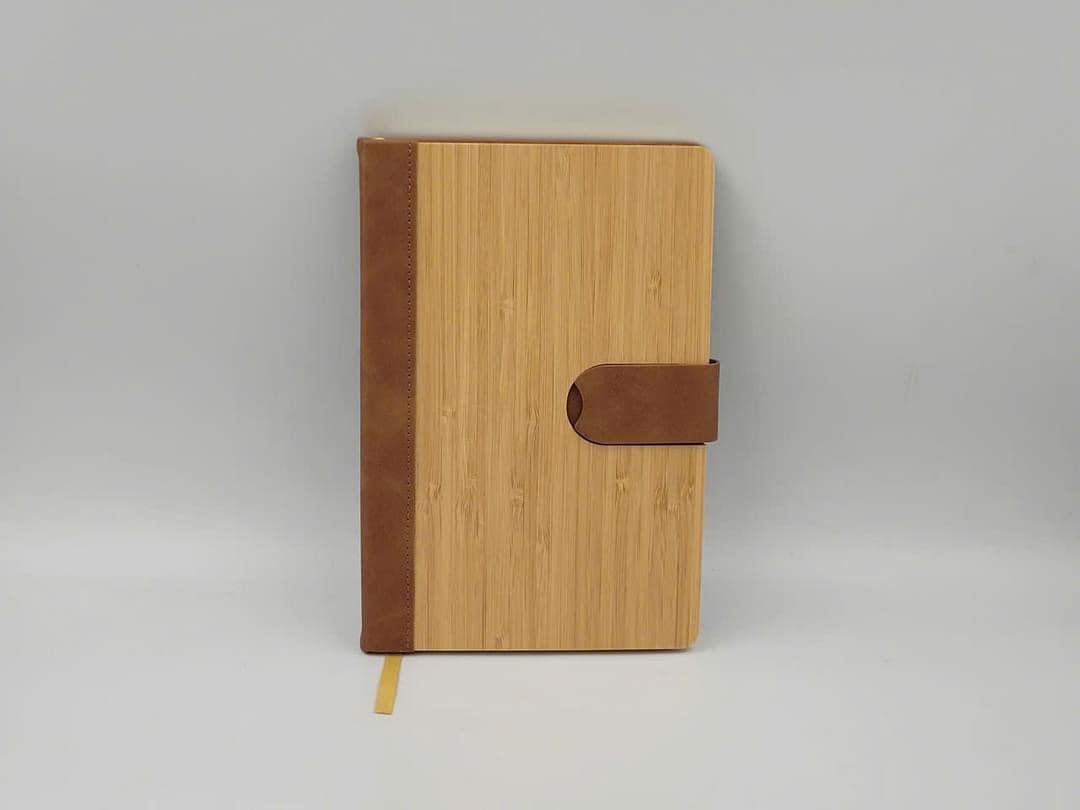 Sổ tay da bìa tre tặng kèm bút bi tre khắc tên theo yêu cầu làm quà tặng