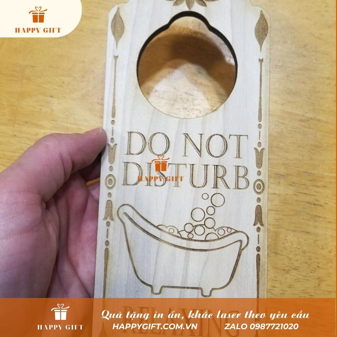 Khắc laser the Tag cửa Khách sạn theo yêu cầu tại LASER HOÀNG MAI