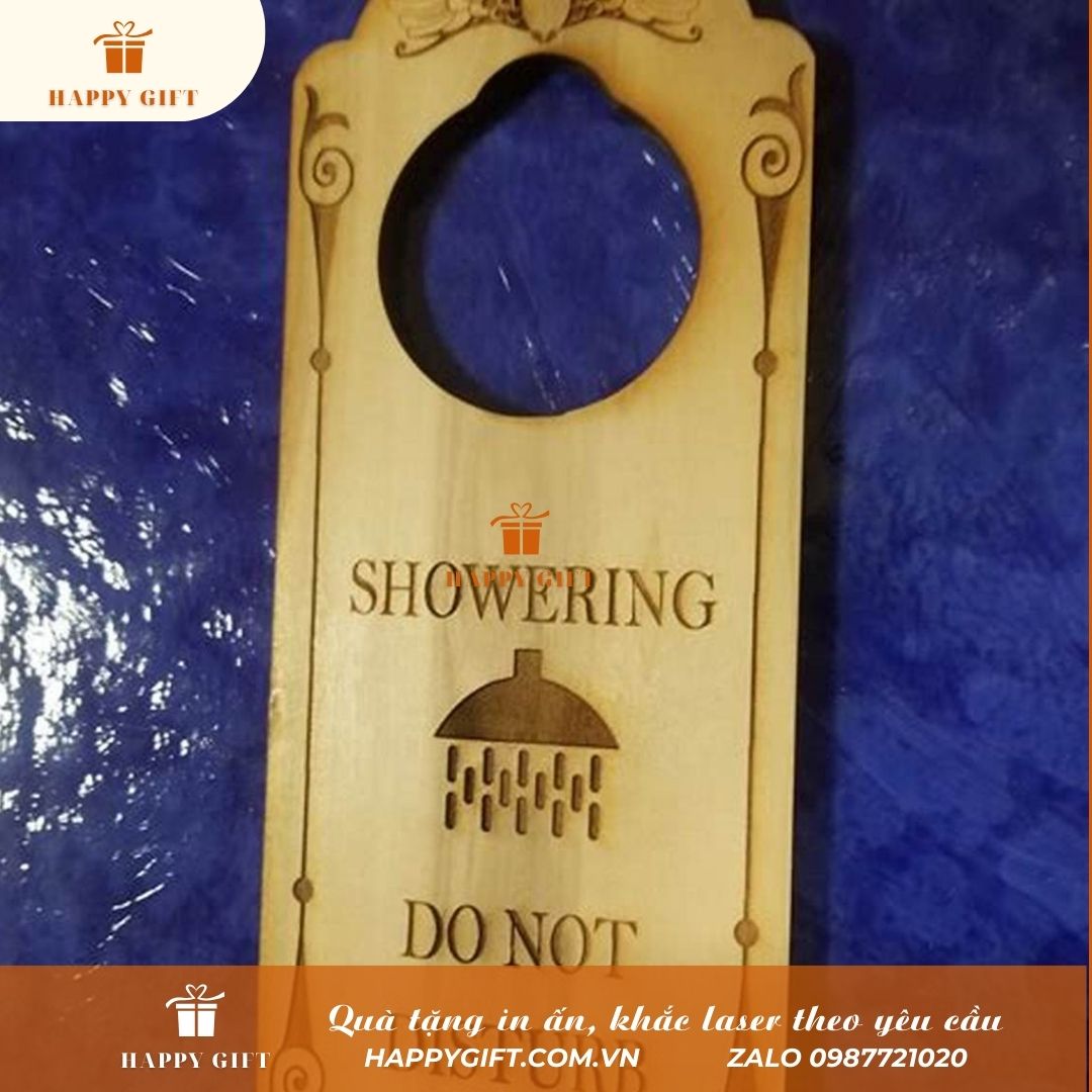 Khắc laser the Tag cửa Khách sạn theo yêu cầu tại LASER HOÀNG MAI