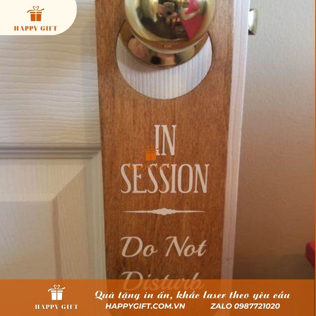 Khắc laser the Tag cửa Khách sạn theo yêu cầu tại LASER HOÀNG MAI