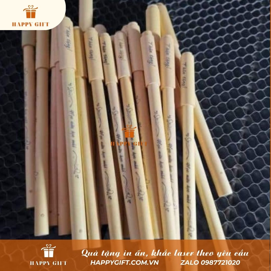 Khắc Laser Bút tre theo yêu cầu tại Laser Hoàng Mai, khắc laser bút quà tặng doanh nghiệp, quà tặng sự kiện