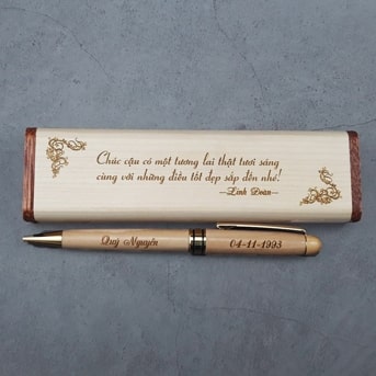 Bút gỗ khắc tên, nội dung theo yêu cầu, lên file thiết kế miễn phí  - Nhận khắc lazer theo yêu cầu giá cả hợp lý - Quà Tặng Giá Rẻ - Khắc lazer, in uv