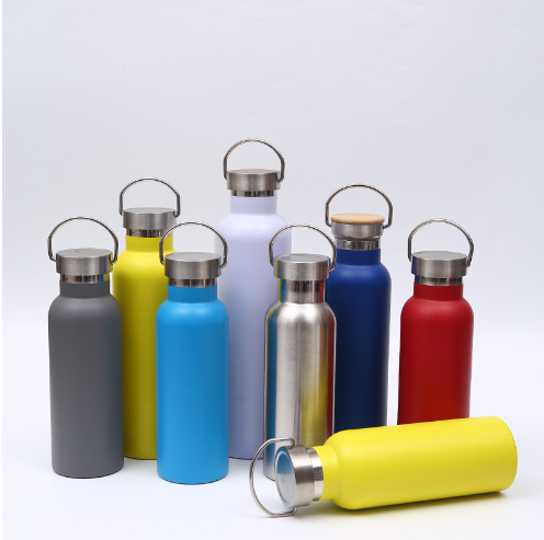 Bình giữ nhiệt hình chai nước có quai xách 500ml, Bình giữ nhiệt in khắc tên logo