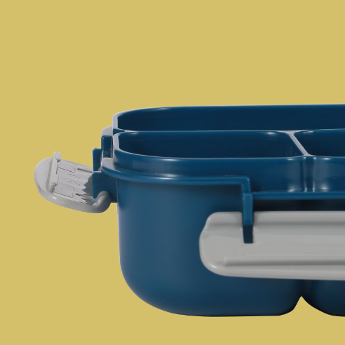 Hộp cơm trẻ em nhựa  4 ngăn kèm nĩa hình động vật