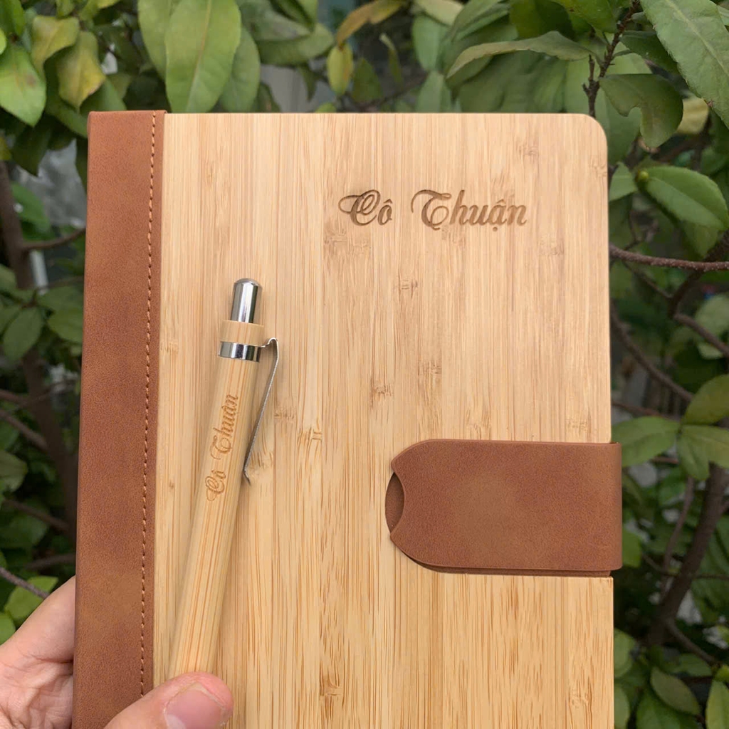📘 SỔ TAY BÌA TRE KHẮC/IN LOGO DOANH NGHIỆP