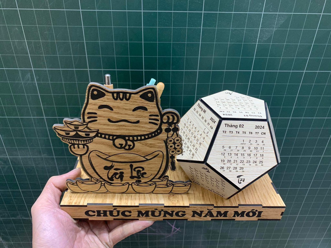 Lịch để bàn khắc hình theo năm, mẫu mã đa dạng
