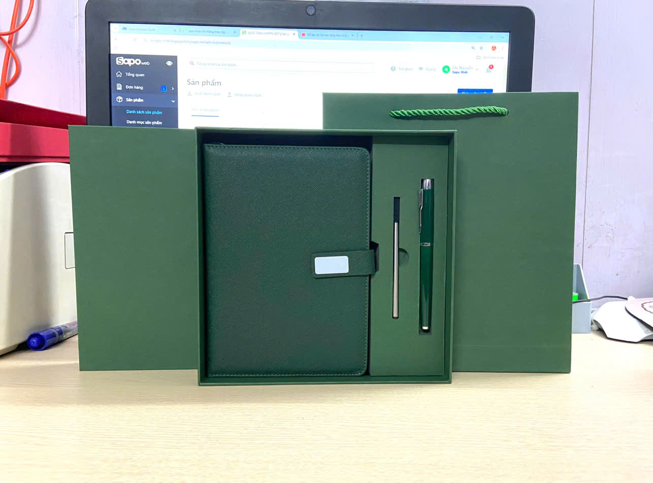 Quà tặng sổ tay, sổ ghi chép cuộc họp kèm bút và USB in khắc tên, logo thương hiệu làm quà tặng doanh nghiệp, quà tặng sự kiện