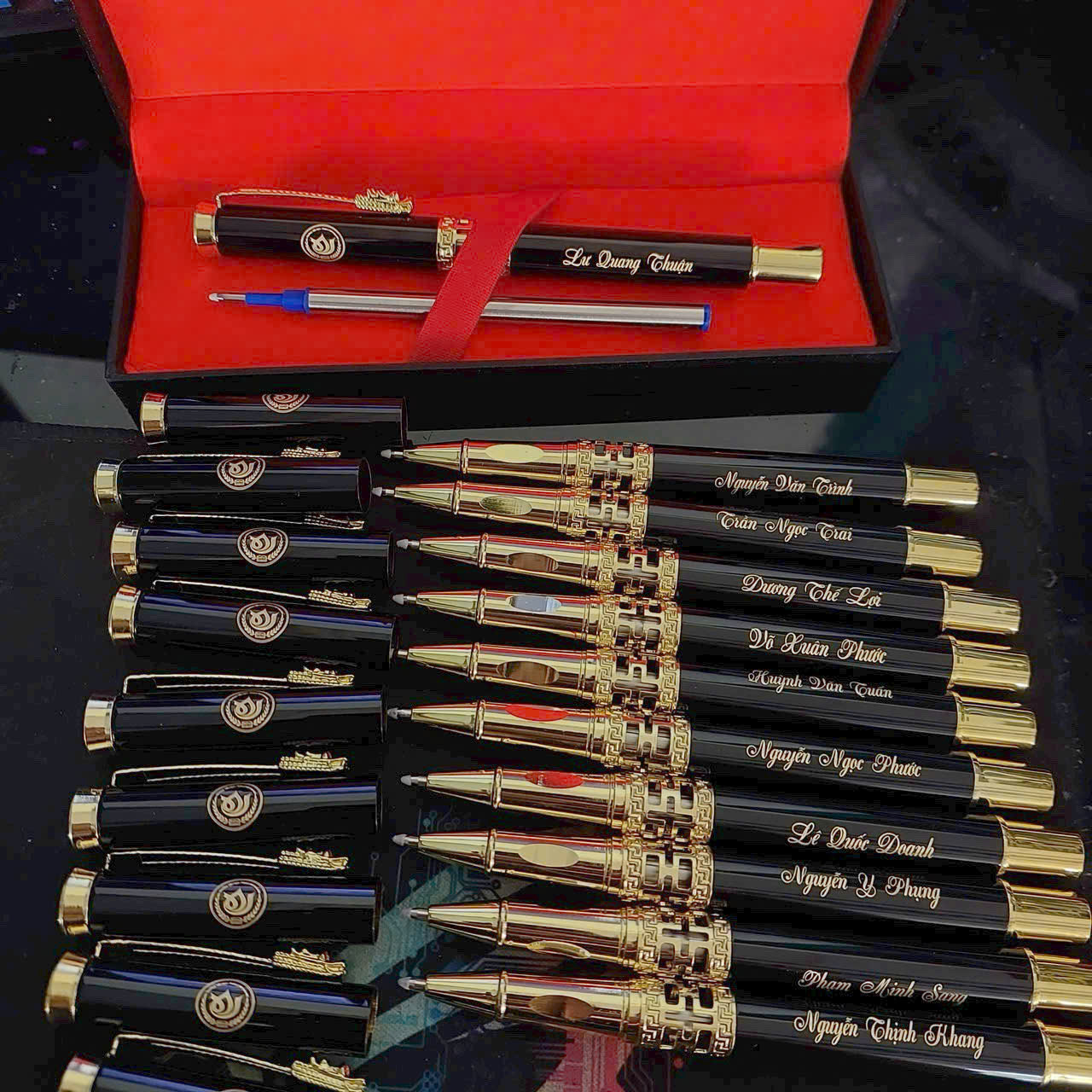 🎁 HỘP BÚT KHẮC LASER CAO CẤP – QUÀ TẶNG DOANH NGHIỆP SANG TRỌNG 🎁