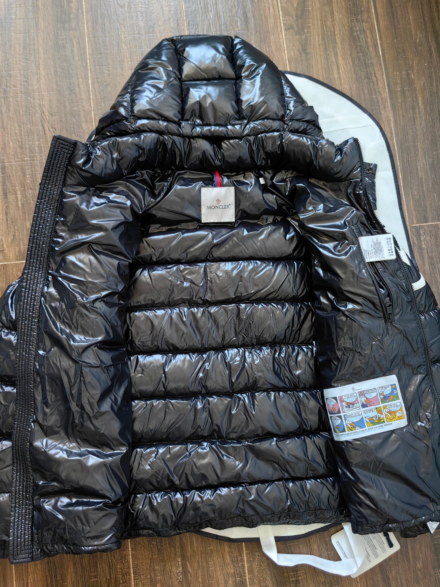 Moncler Saulx Short Down Jacket