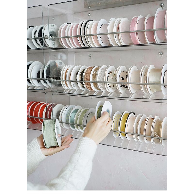 Kệ mica trong suốt đựng ruy băng