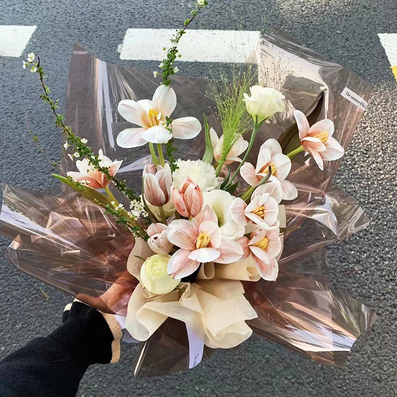 Xấp 20 tờ giấy bóng kiếng màu trong gói hoa, gói quà
