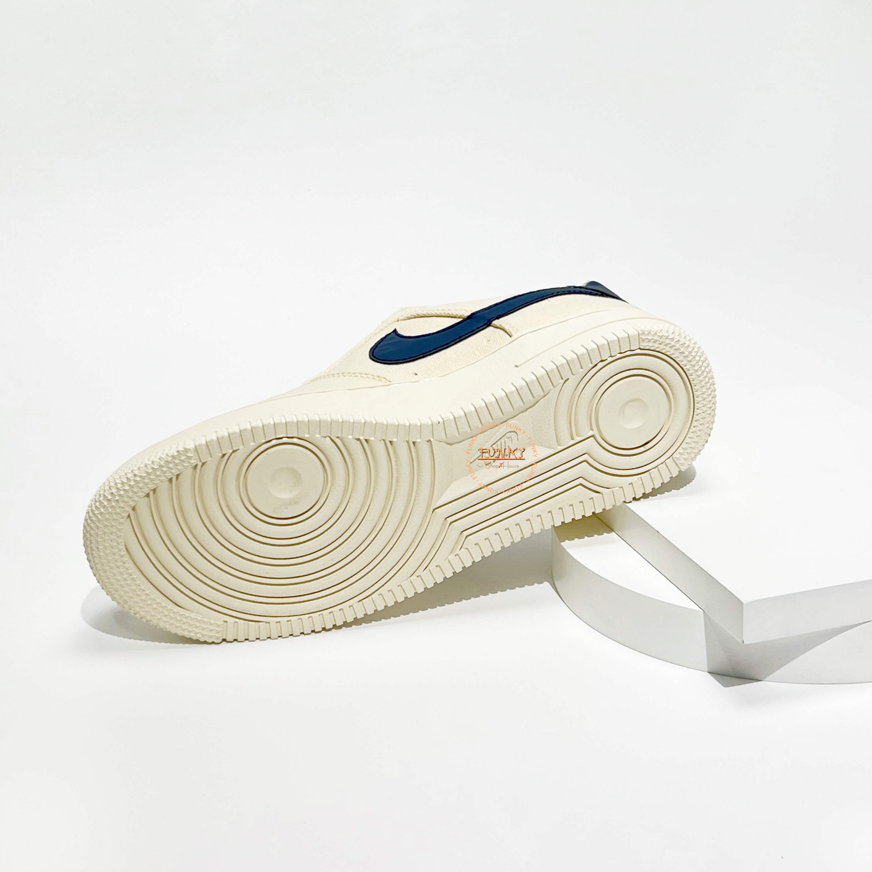 Giày Air Force 1 Canvas vàng đậm