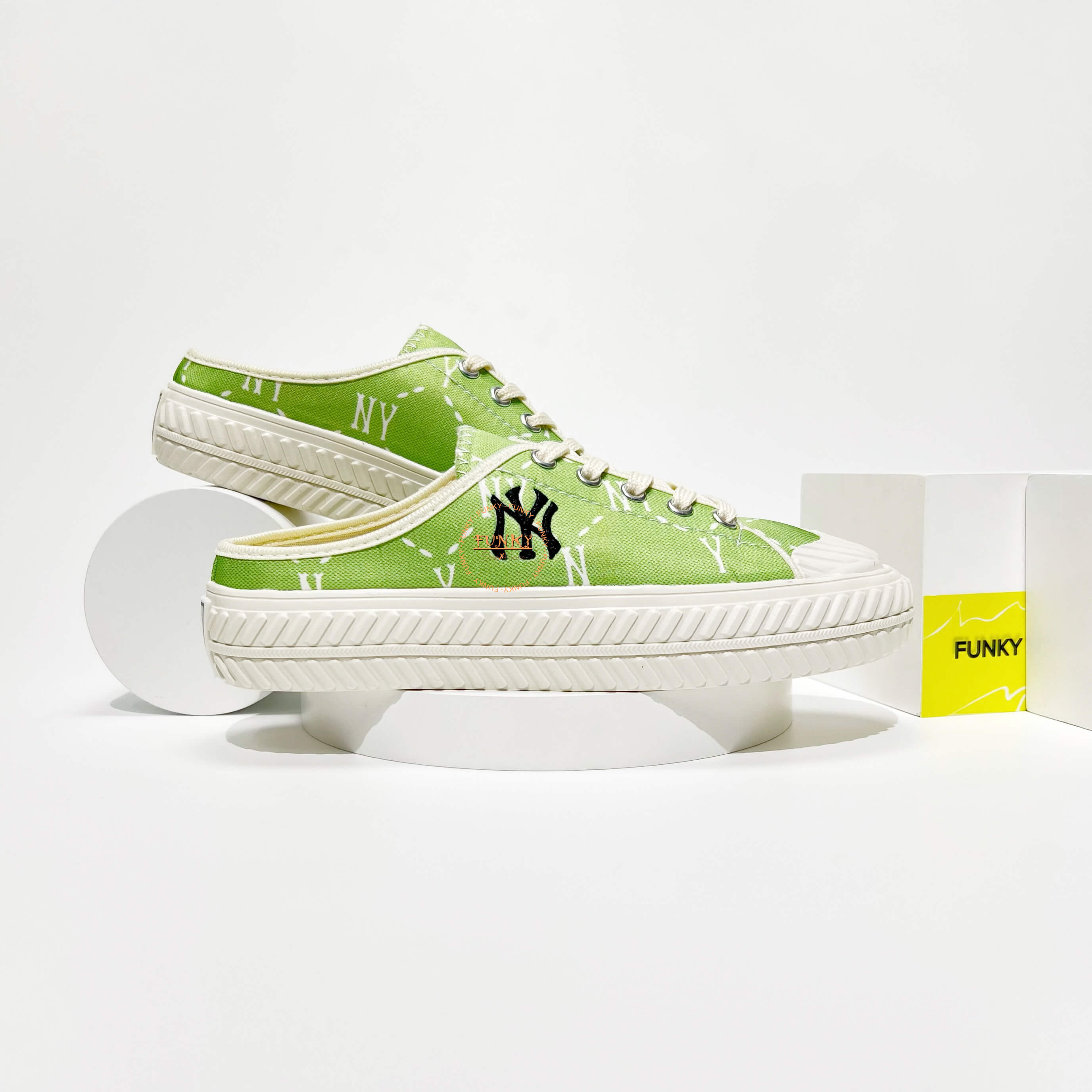 Sục M L B Mule Monogram