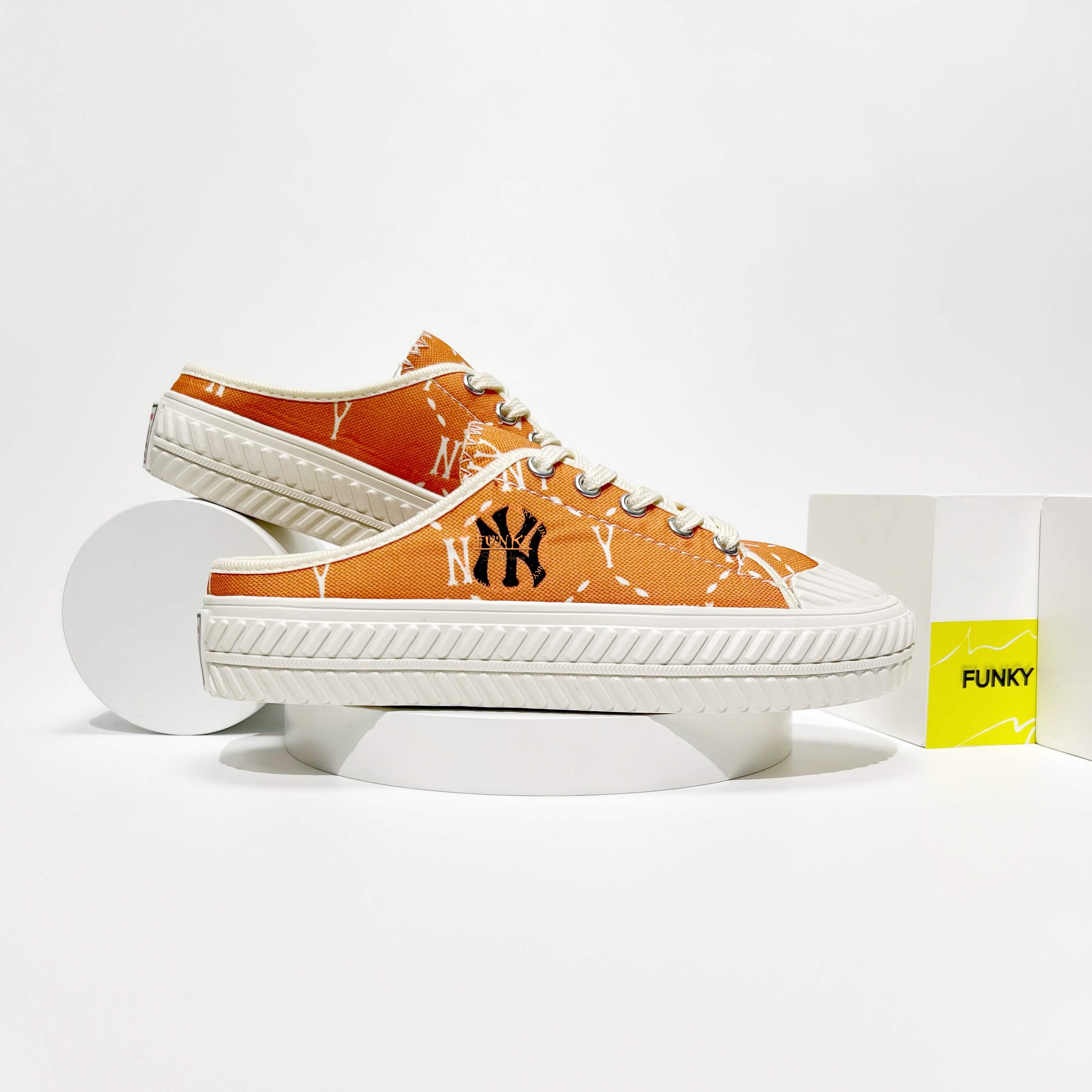 Sục M L B Mule Monogram