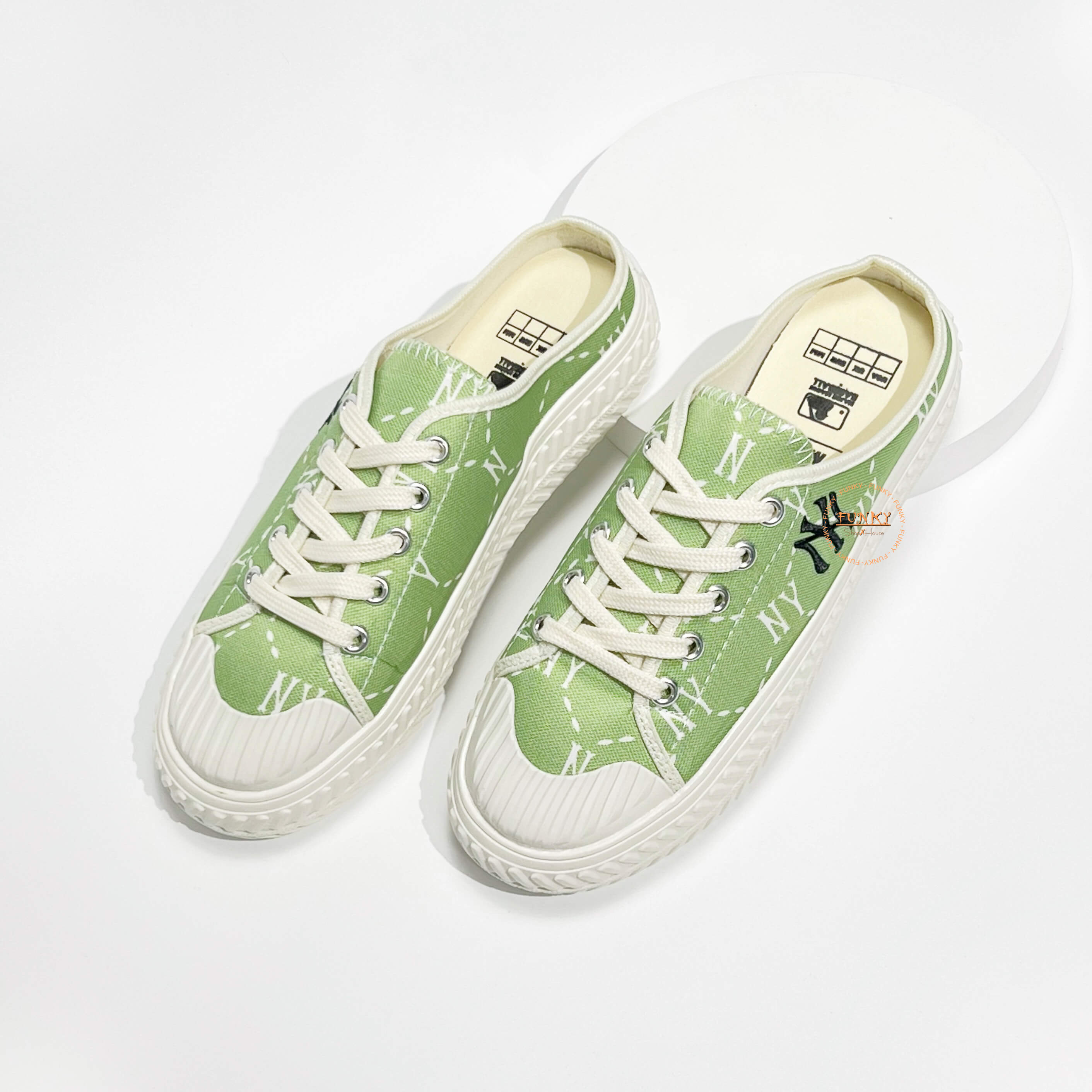 Sục M L B Mule Monogram