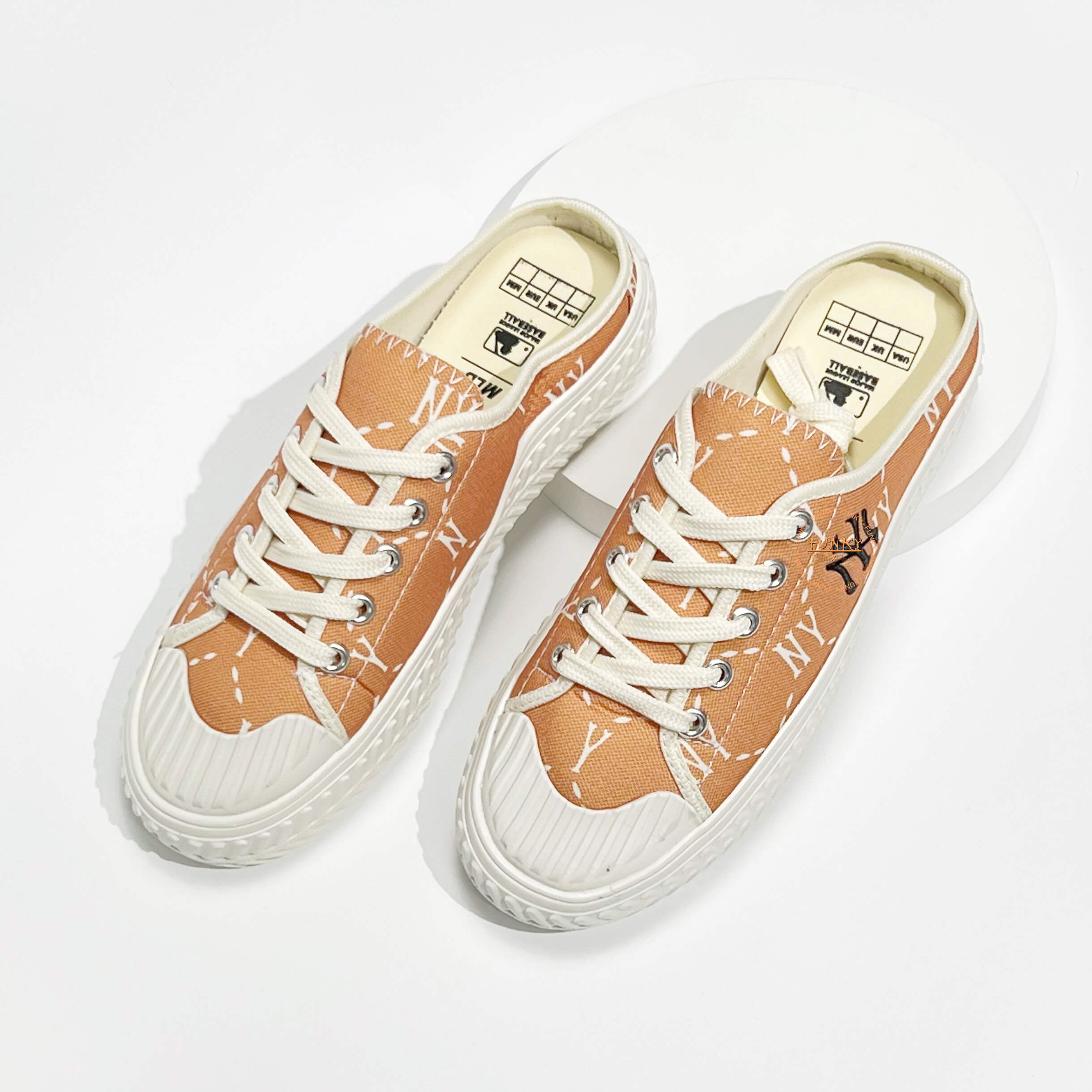 Sục M L B Mule Monogram