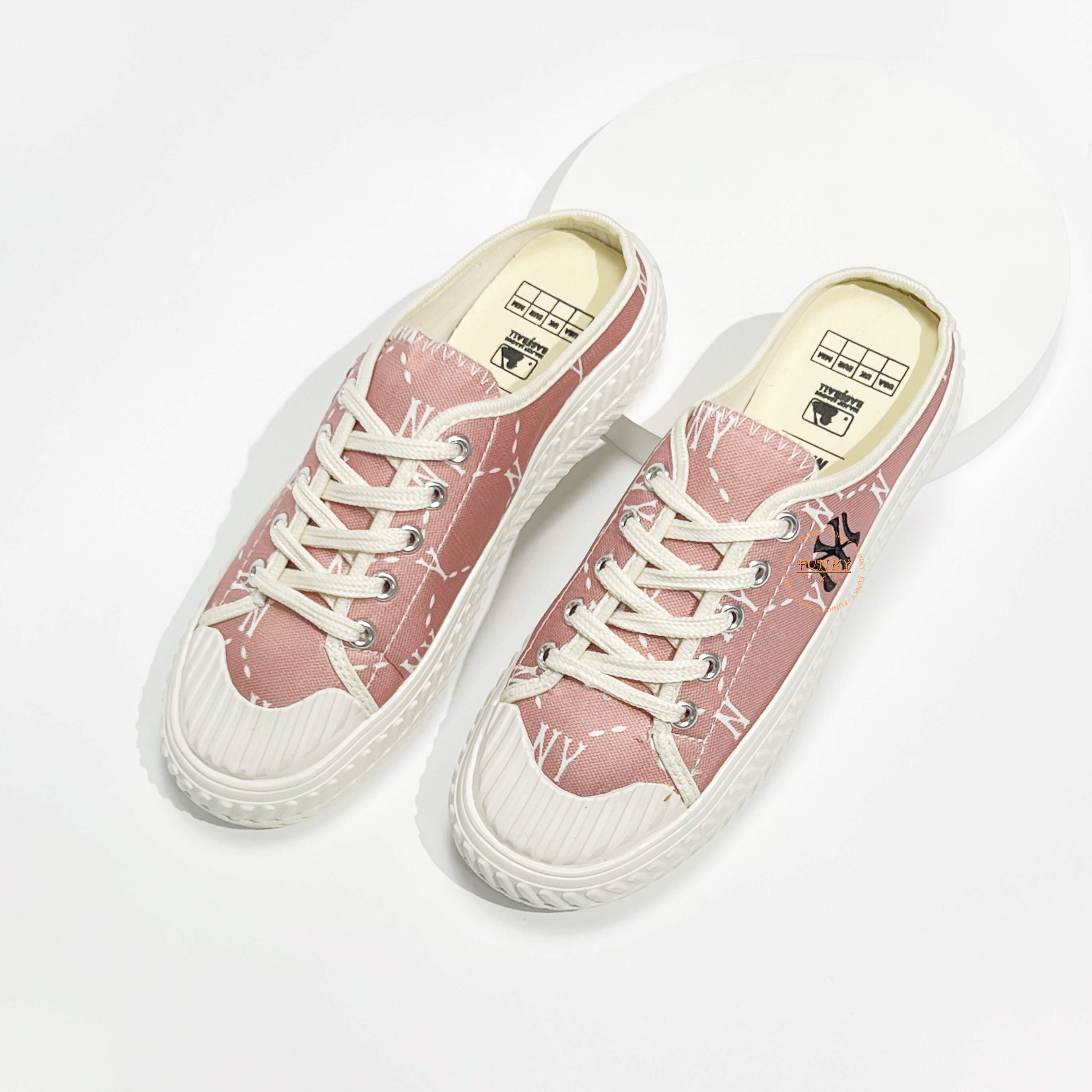 Sục M L B Mule Monogram